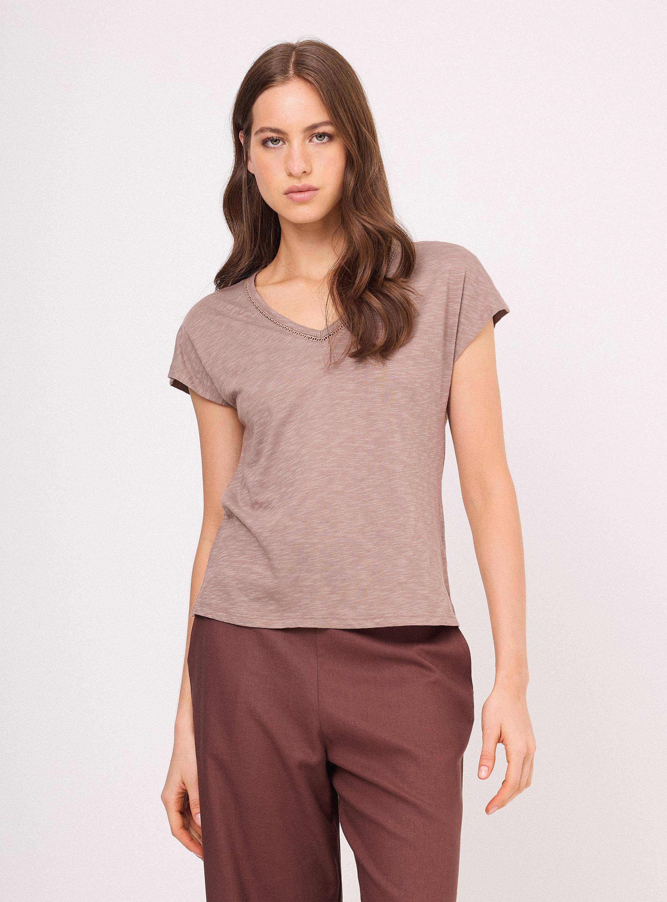 Polera con Cinta de Broderie en Escote y Hombros-0