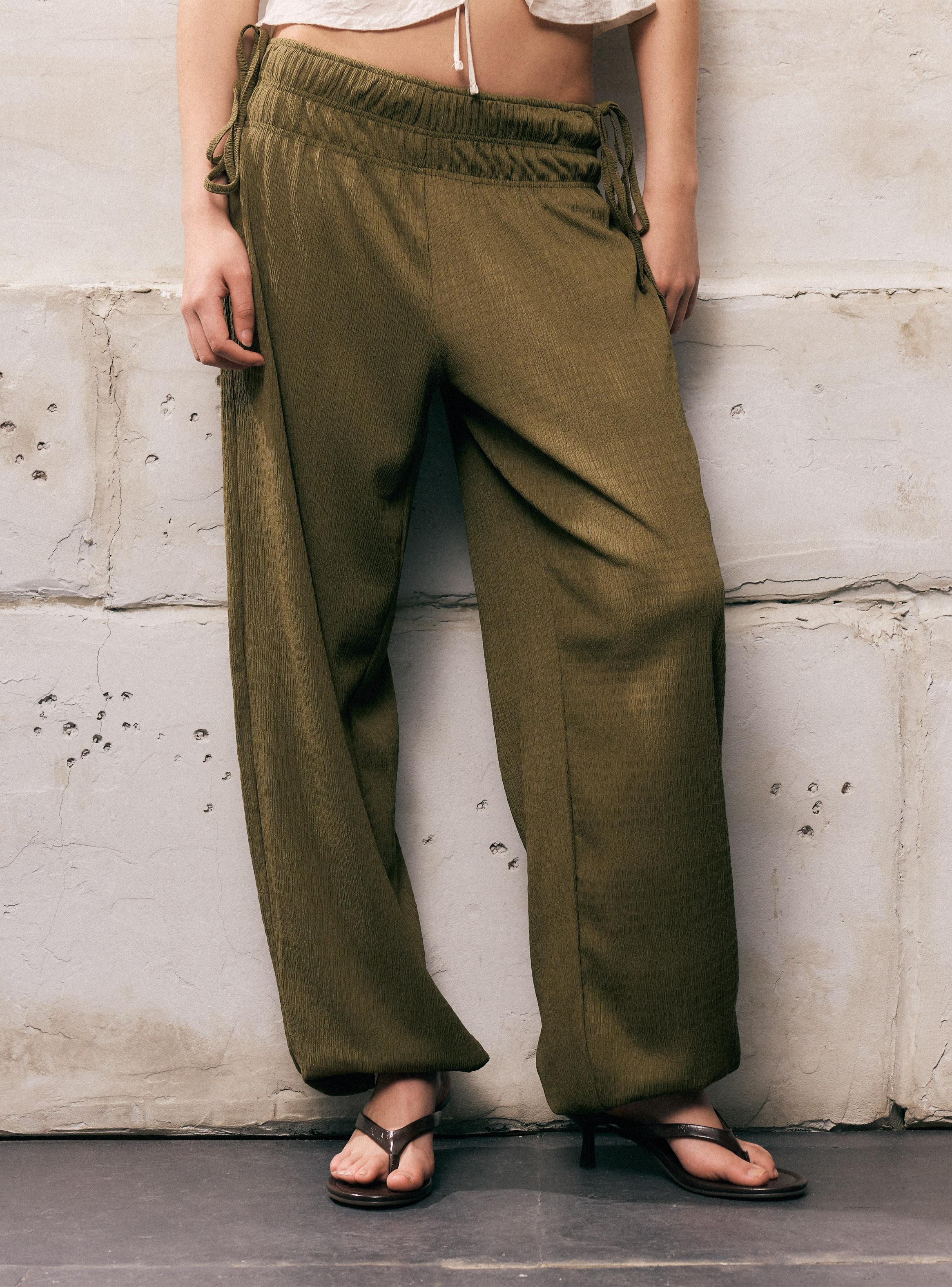 Pantalón Pantalon con Detalle en Costados-0