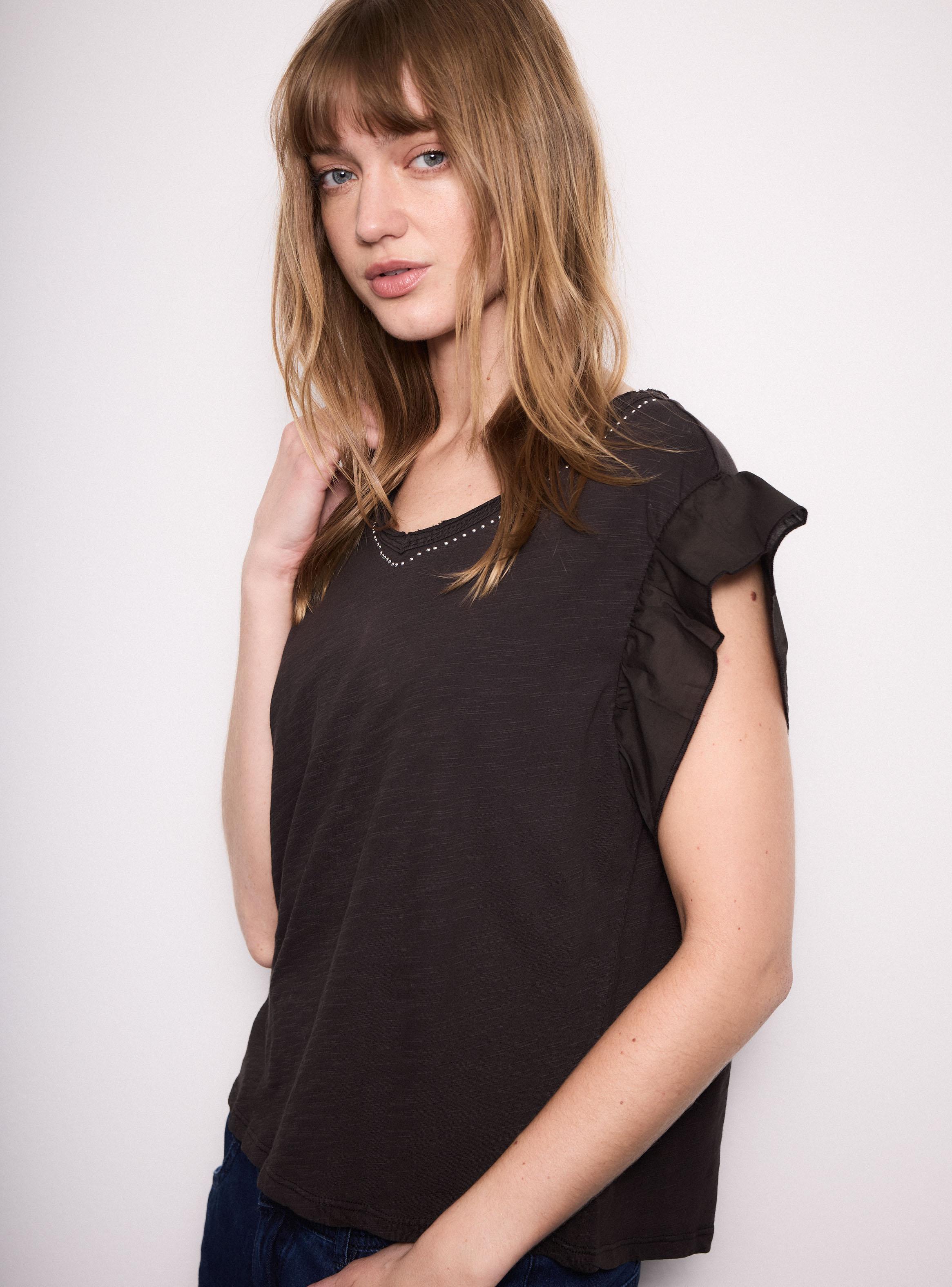 Polera con Mangas Vuelos y Tachas en Orilla Escote-2