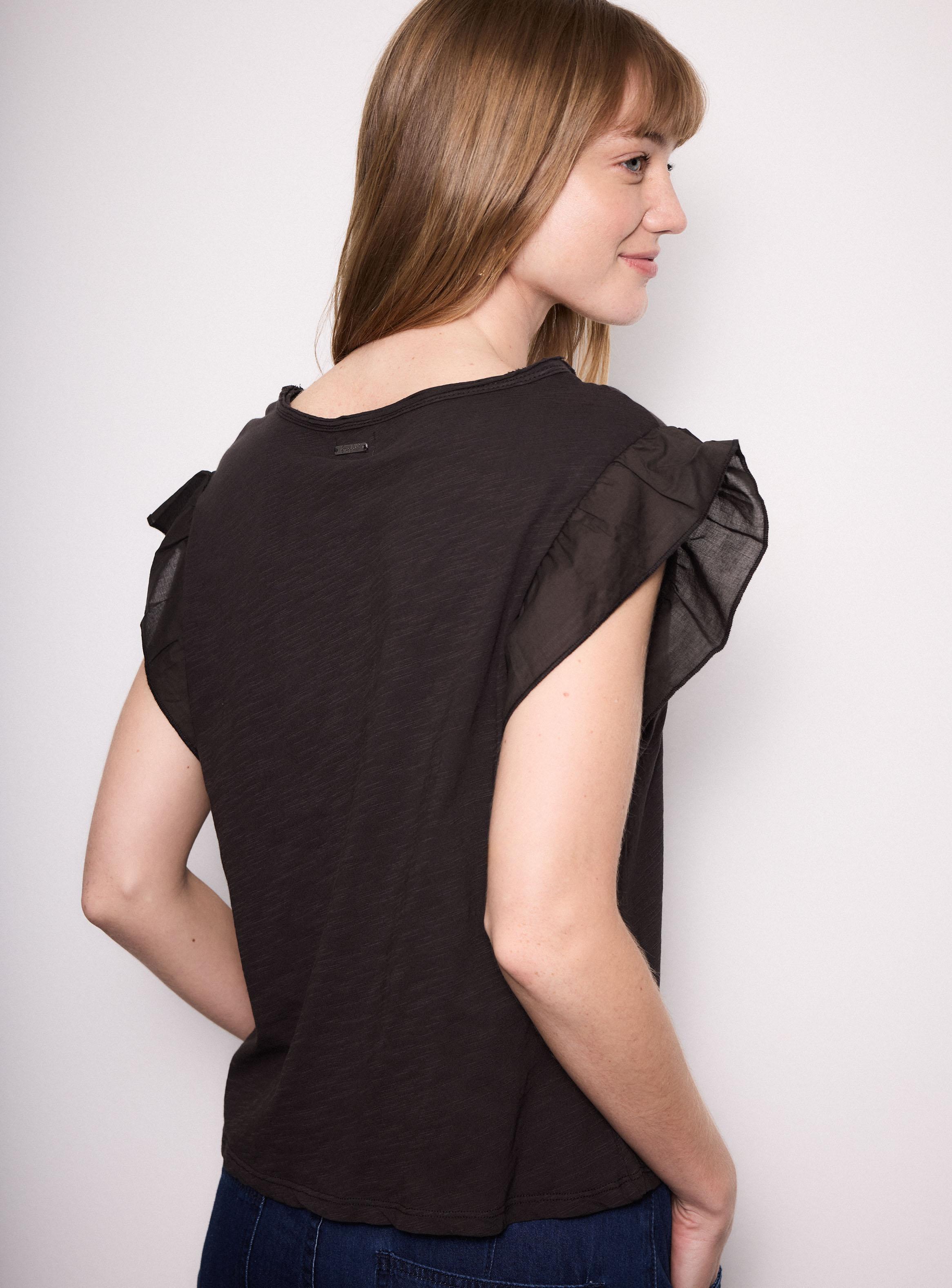 Polera con Mangas Vuelos y Tachas en Orilla Escote-3