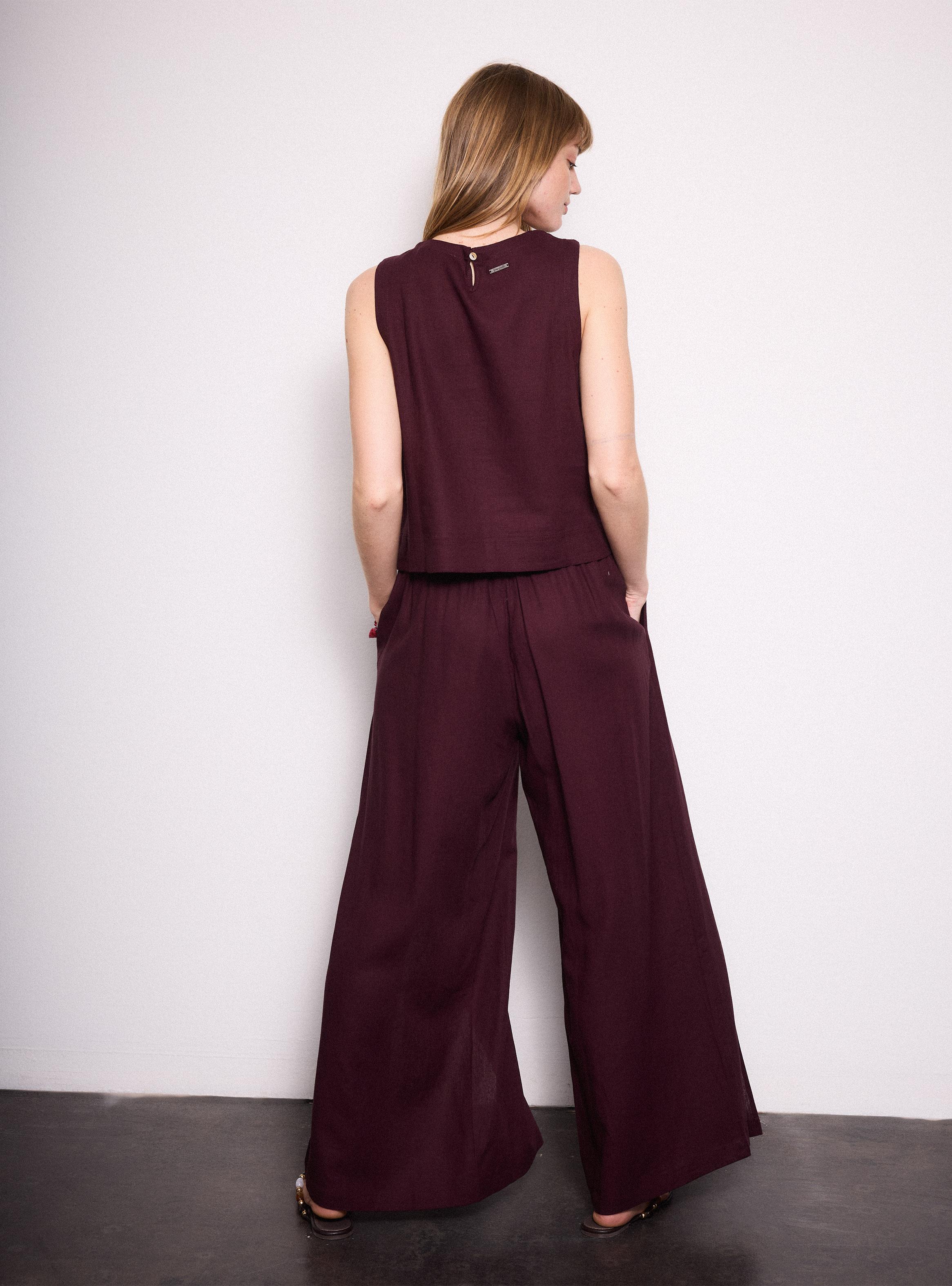 Blusa con Bordado Frontal y Botón en Espalda-5