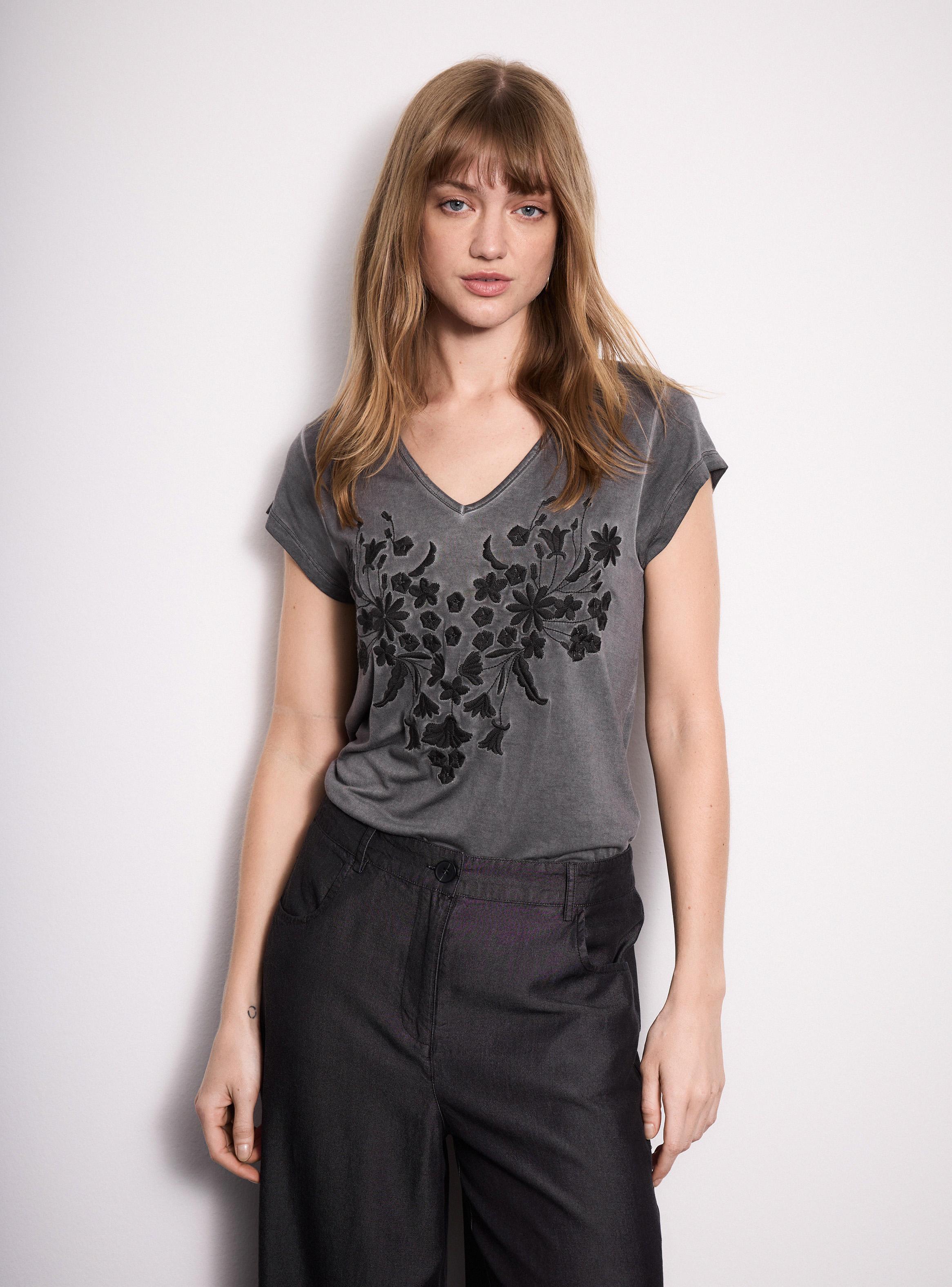 Polera con Bordado de Flores y Dirty Wash-0
