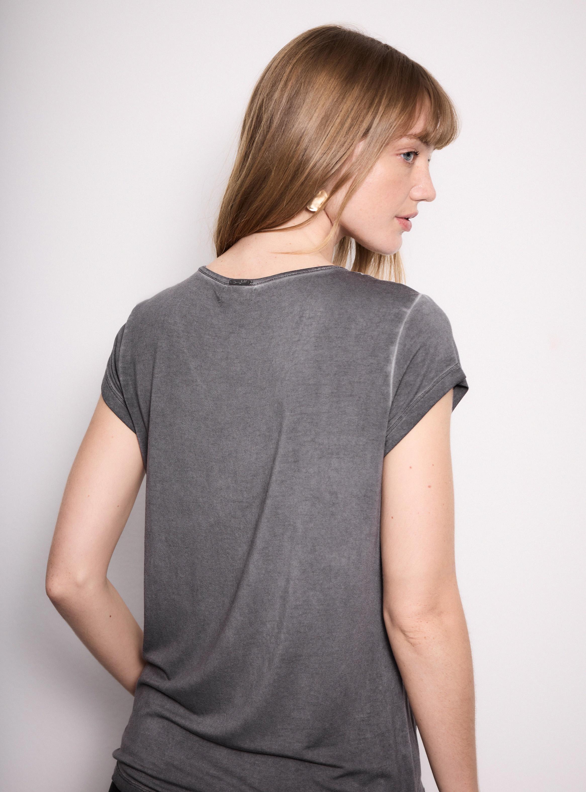 Polera con Bordado de Flores y Dirty Wash-3