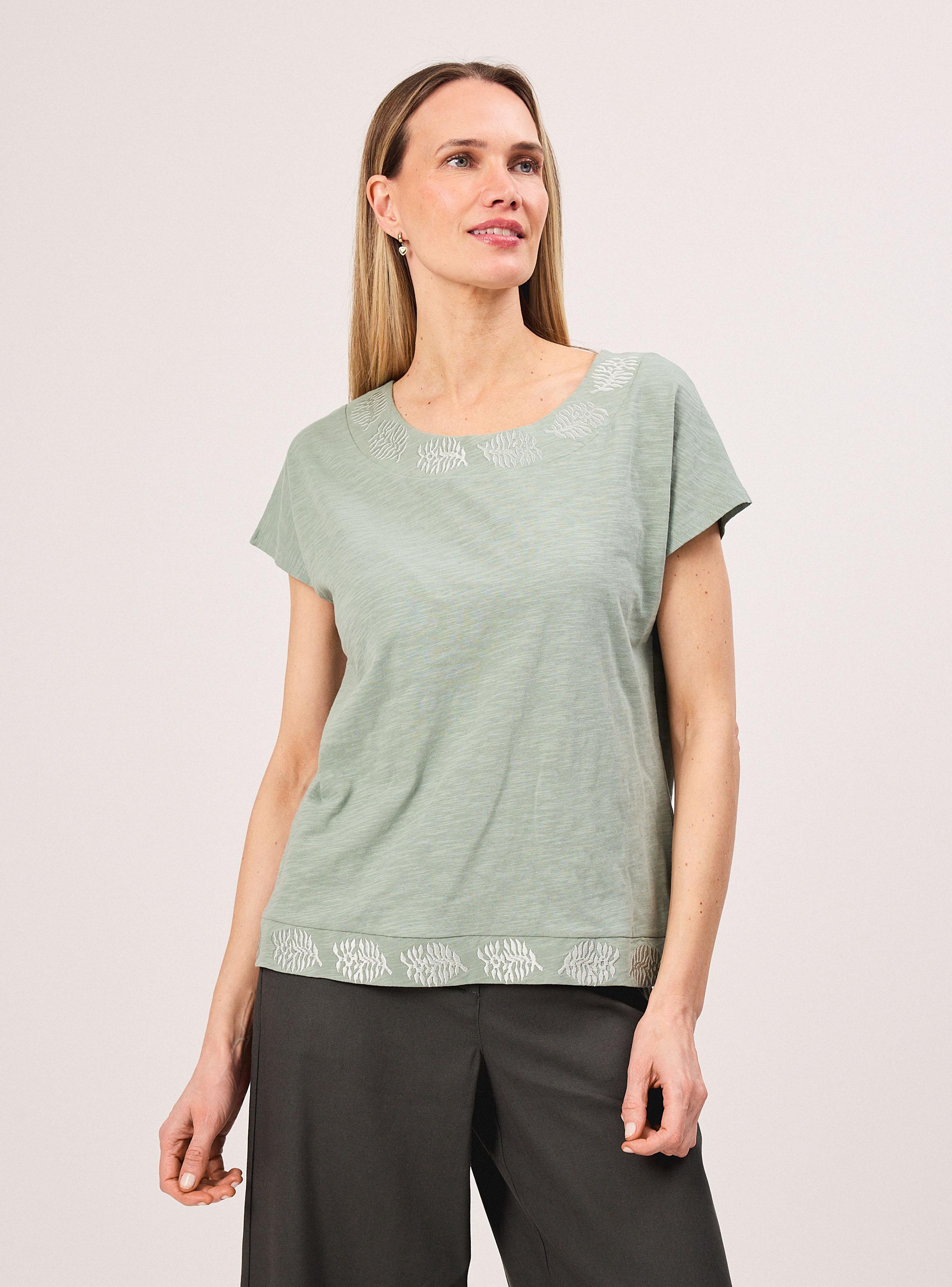 Polera Manga Corta Cuello Redondo con Bordado Hojas-0