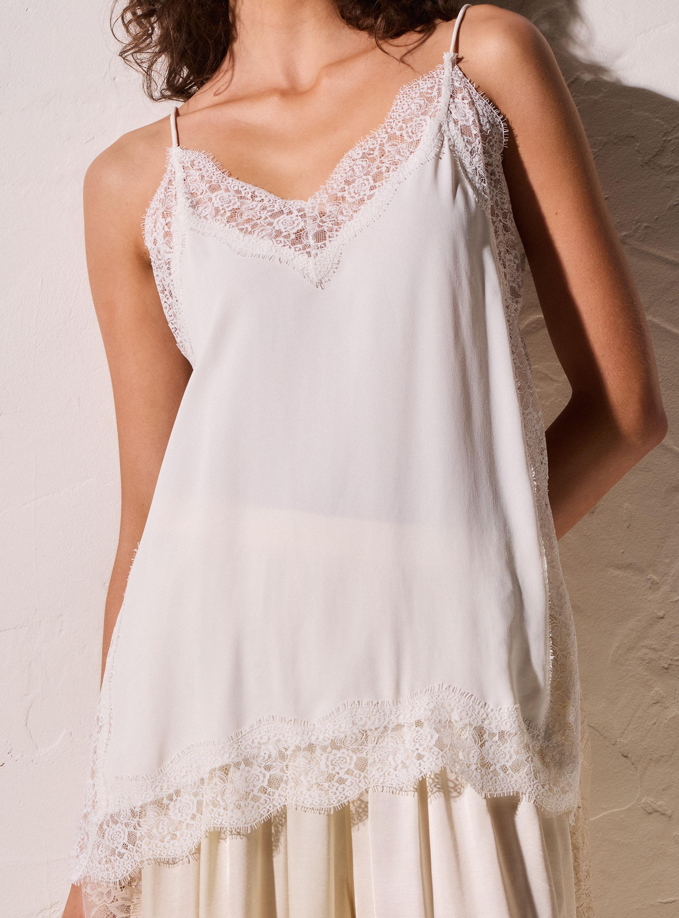 Blusa Lencero Encaje Escote V Colección María Pombo-2