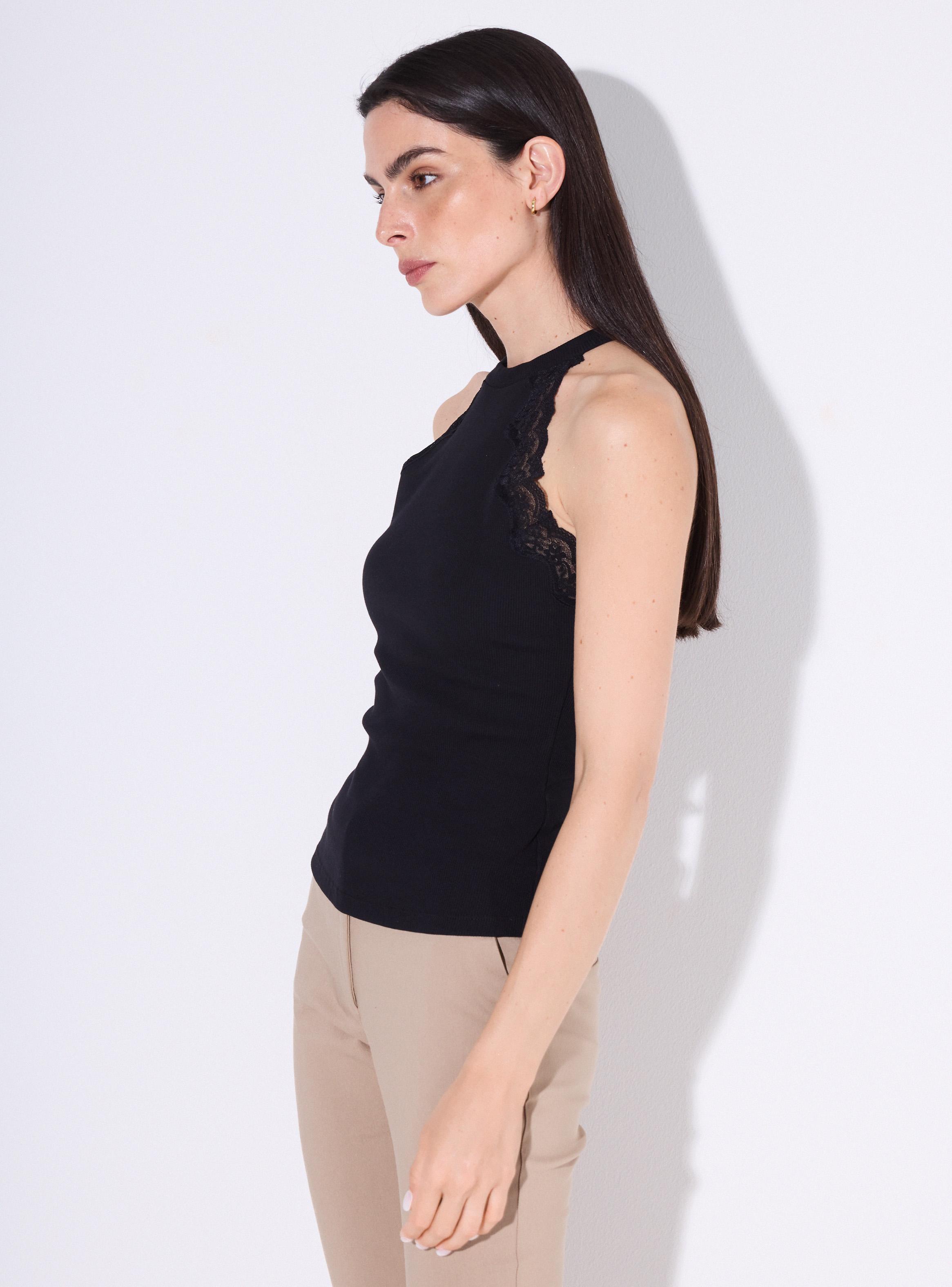 Polera Halter Acanalado con Detalles de Encaje-0