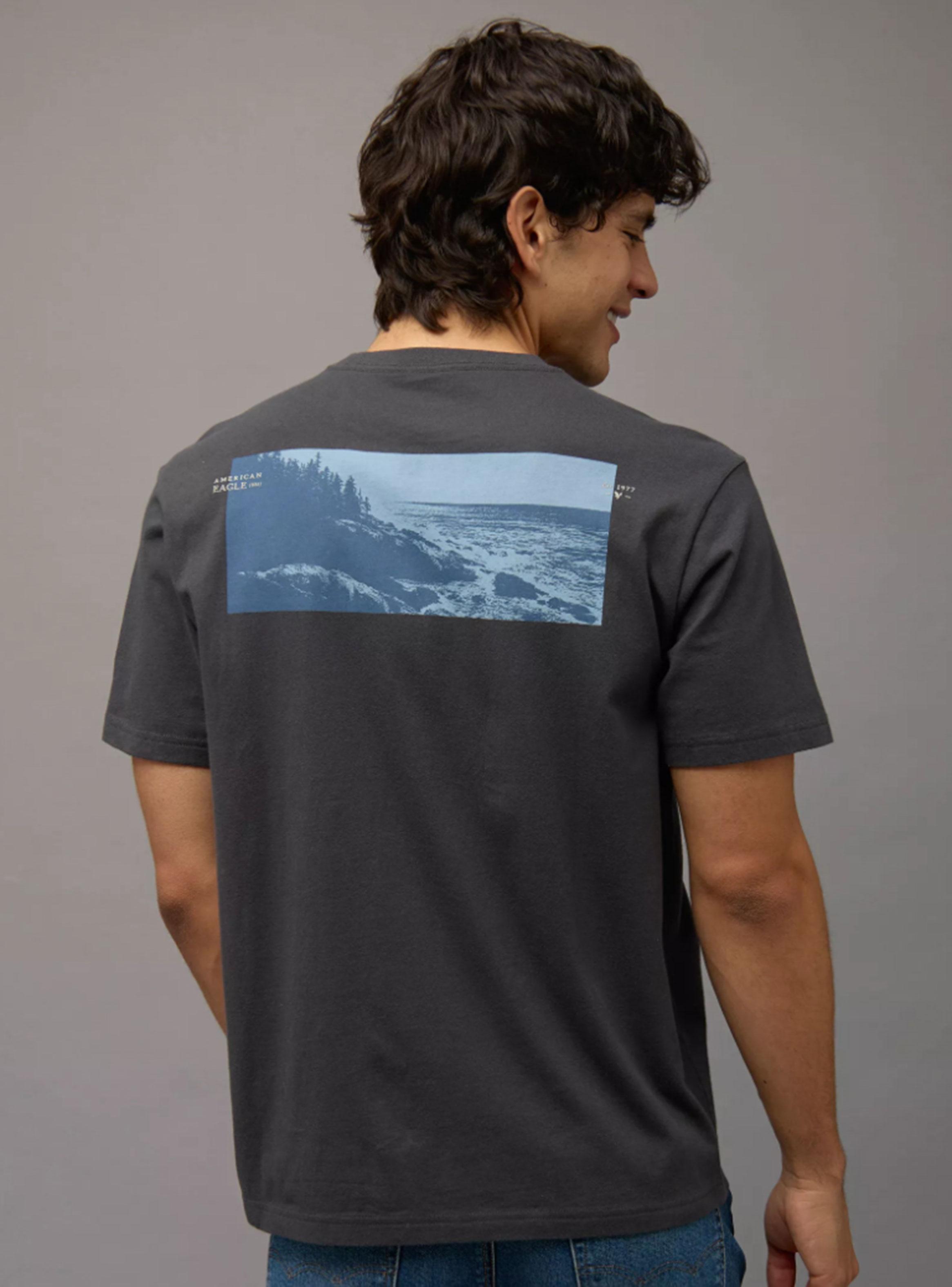 Polera Playera con Gráfico de Logo Fit Estándar-1