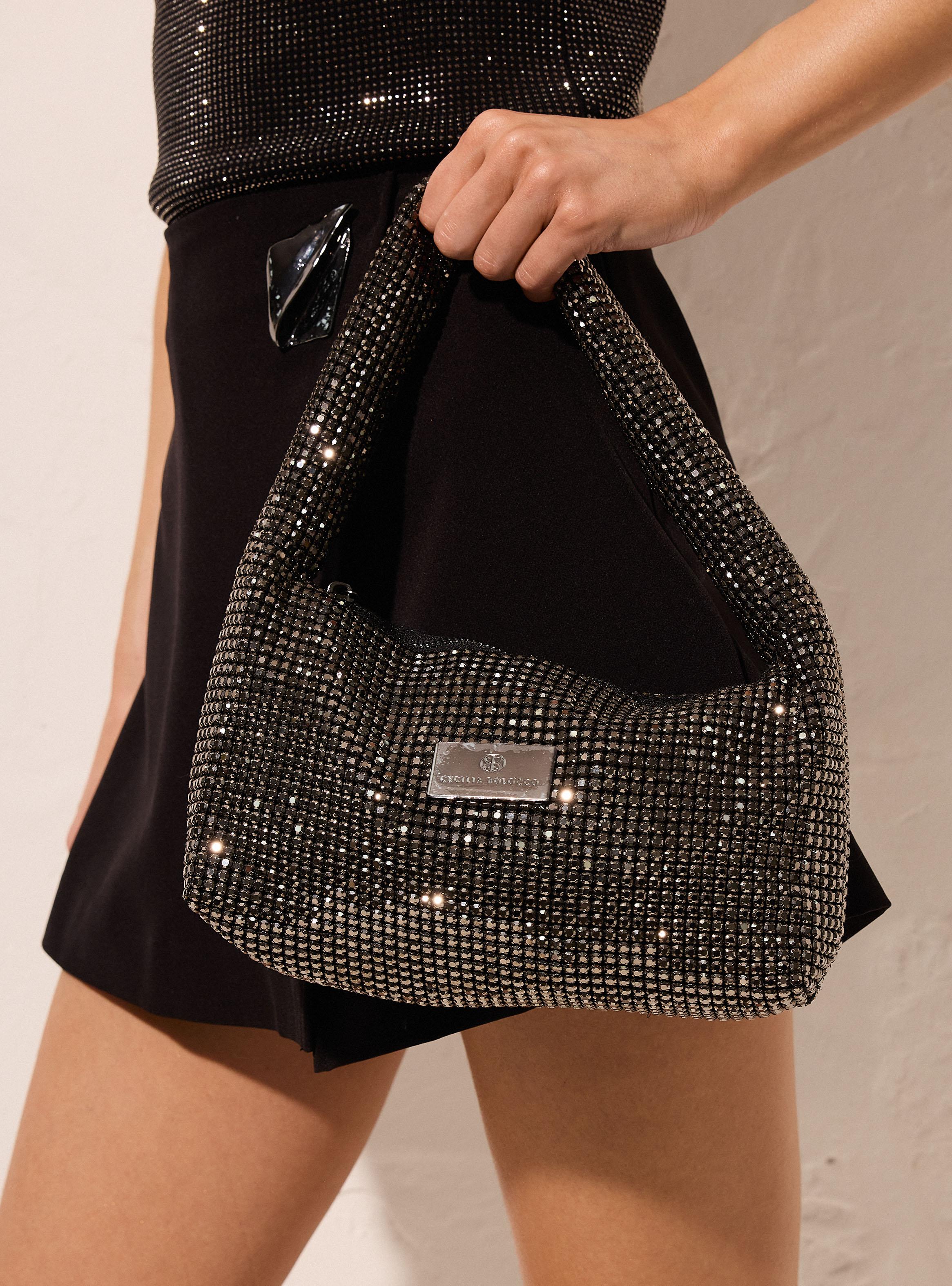 Cartera de Mano Strass y Logo Metálico-5