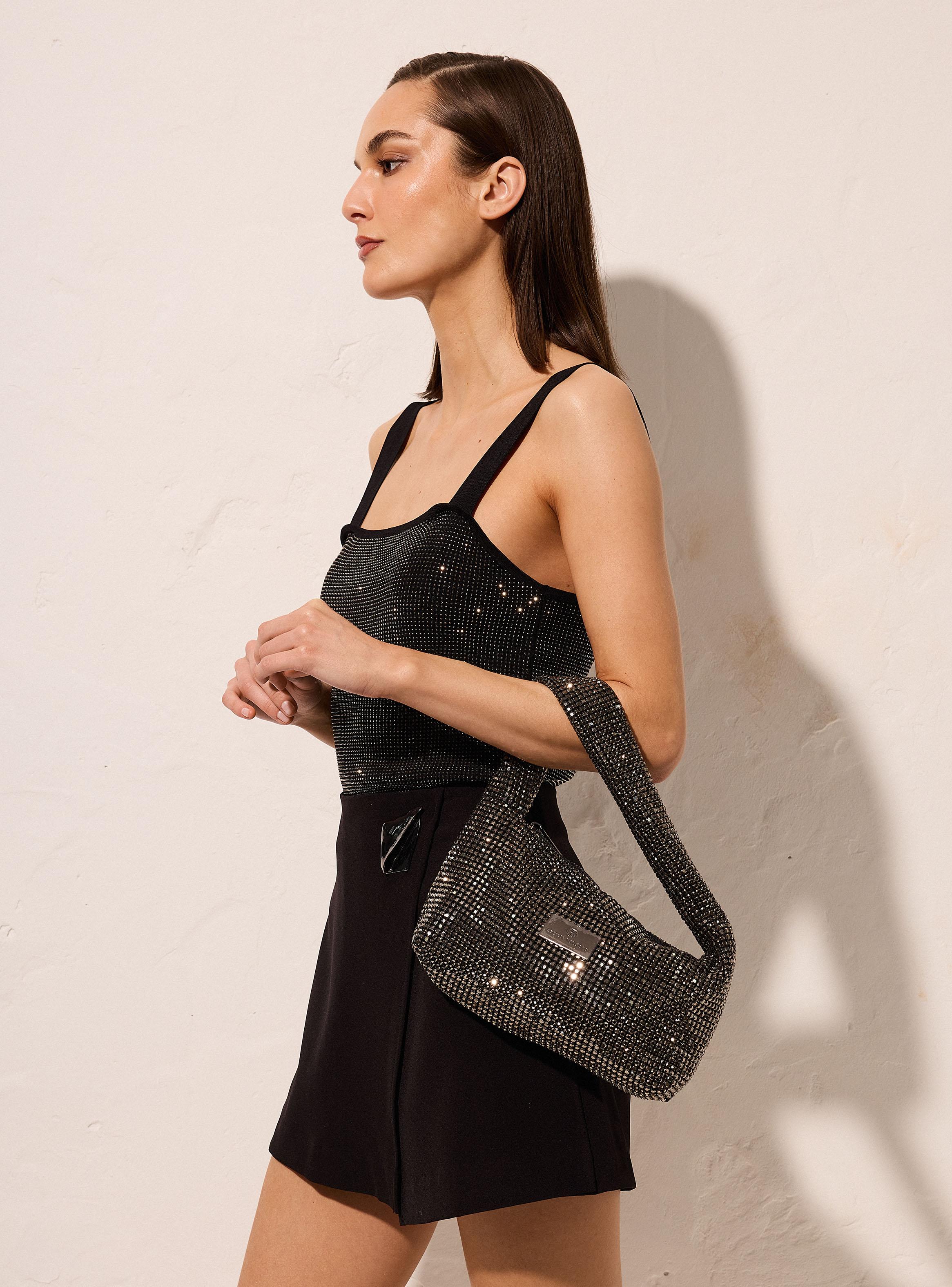 Cartera de Mano Strass y Logo Metálico-4