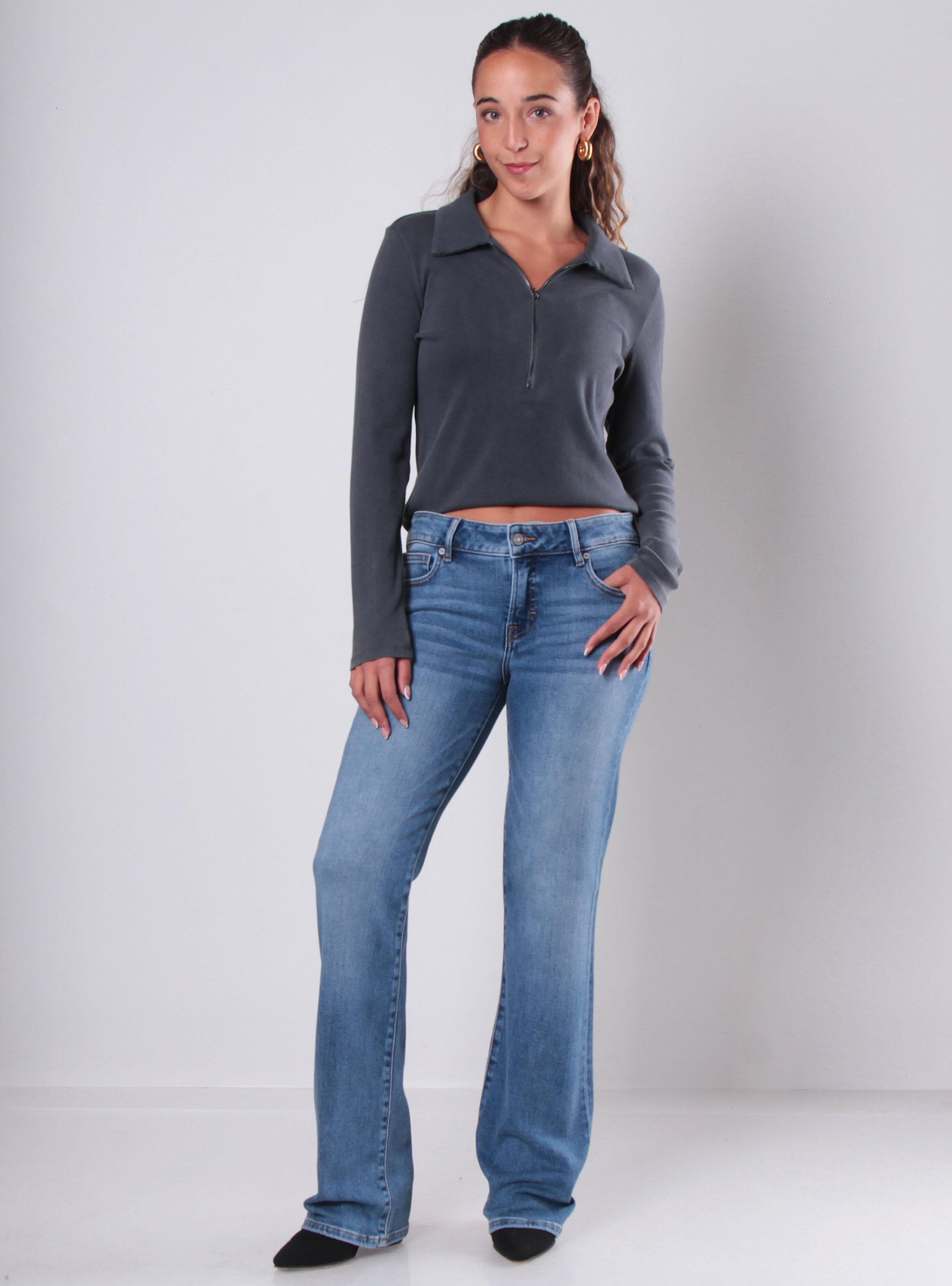 Jeans Flare Tiro Bajo Pretina Básica 1 Botón Ryan-3