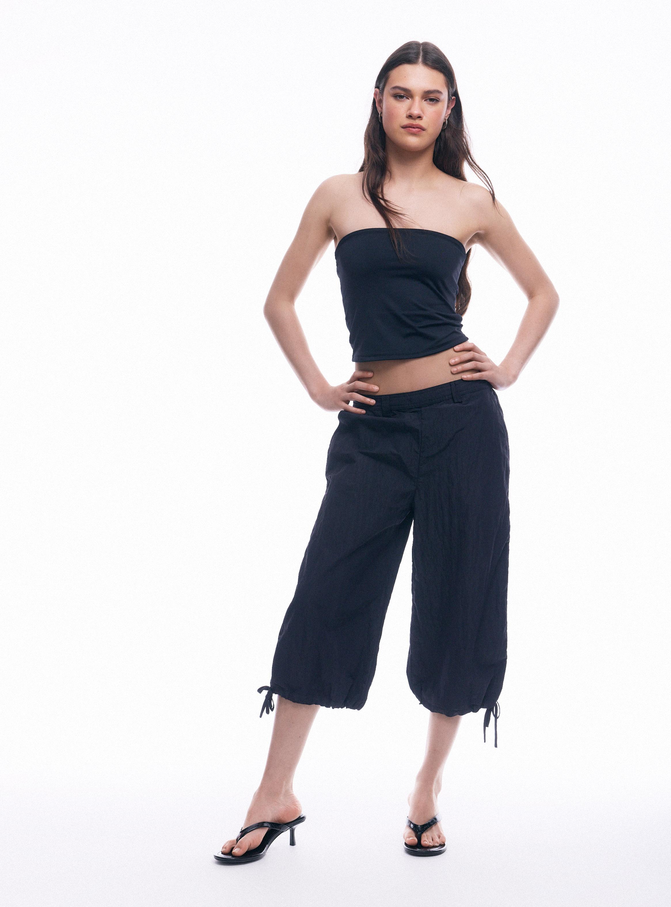 Pantalón Tipo Capri con Amarra y Detalle en Costado-4