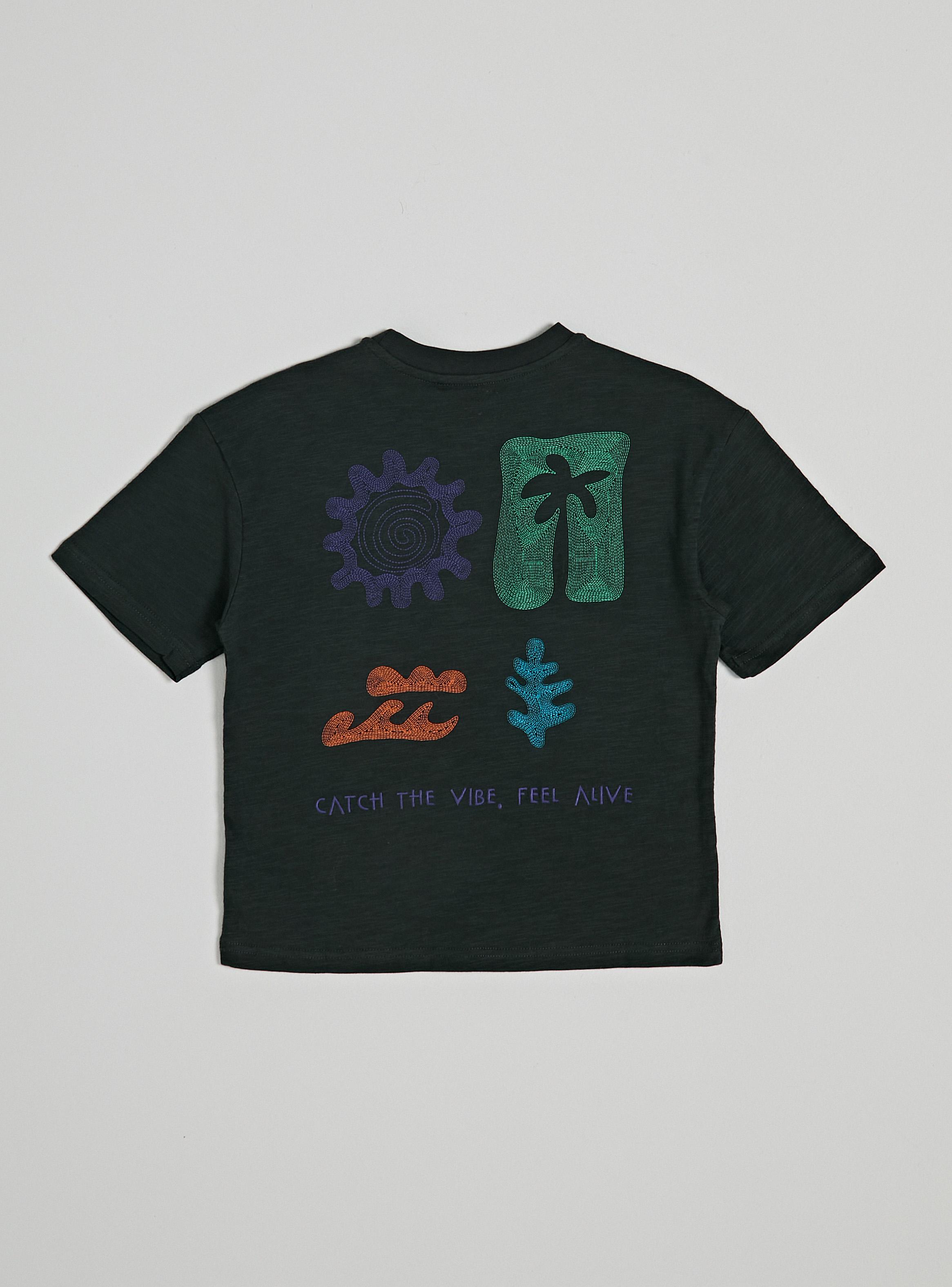 Polera Diseño Bordado En Espalda-2
