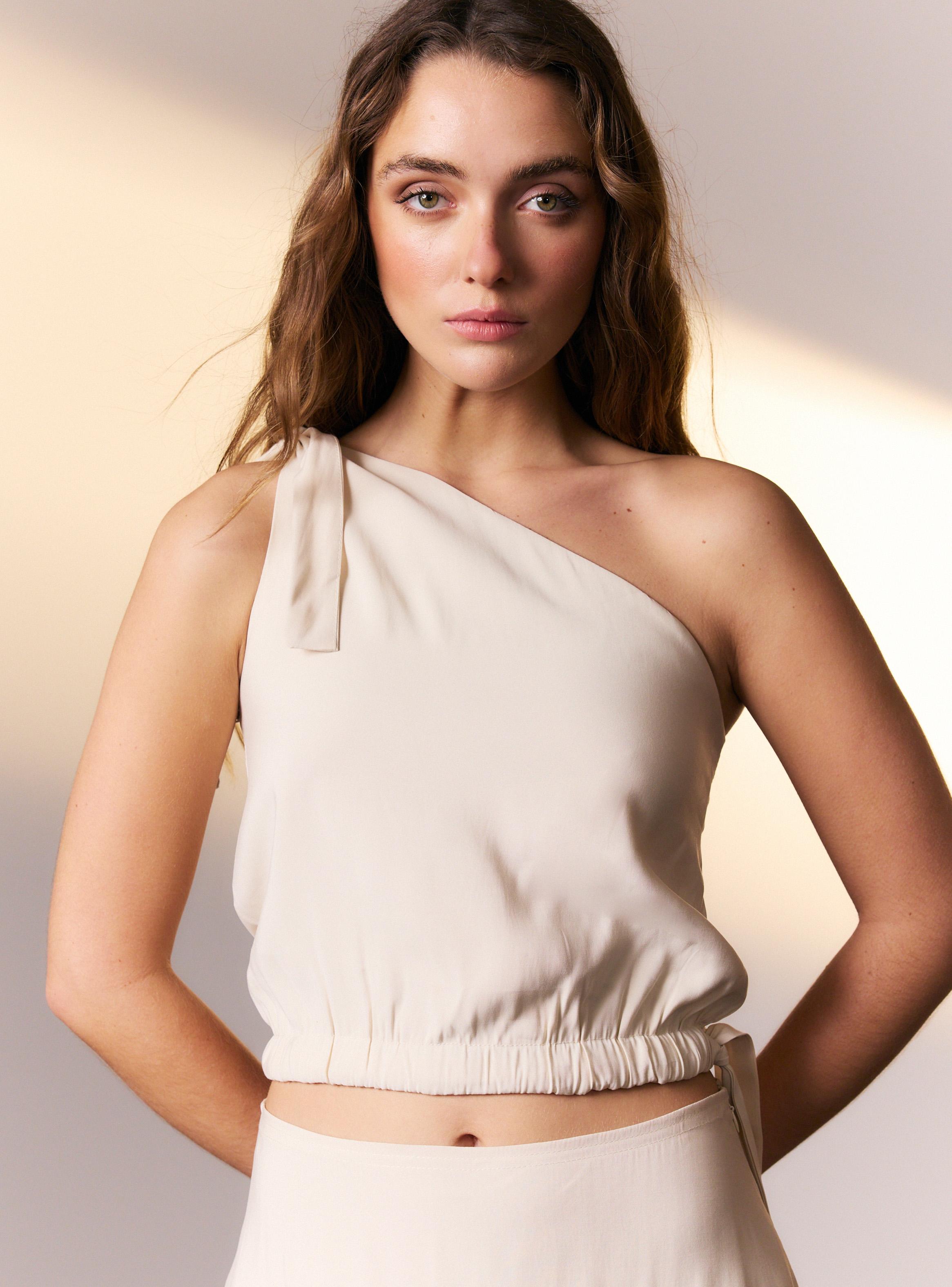 Blusa Asimétrica con Lazo Colaboración Viella-2