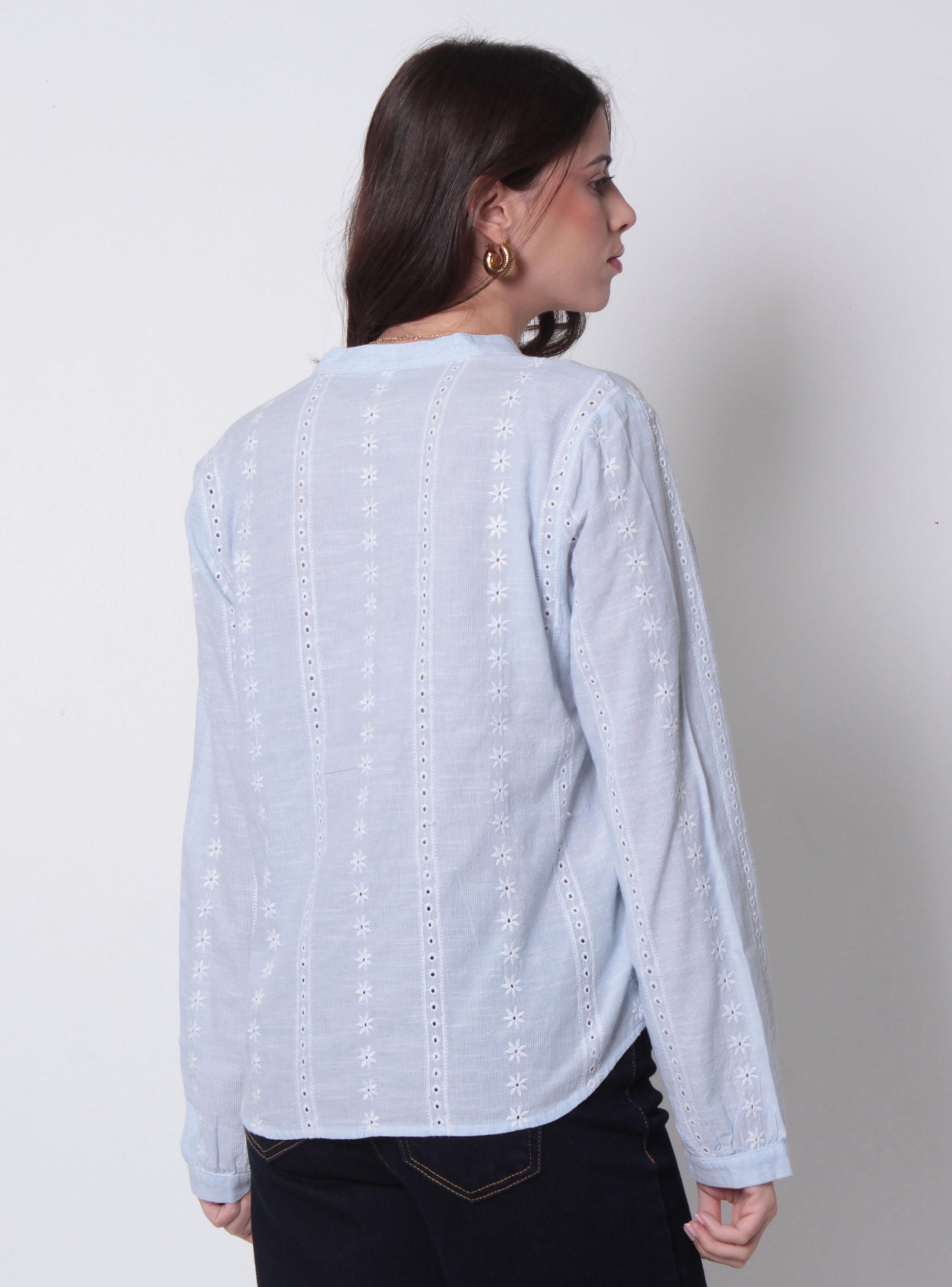 Blusa Embroidery Manga Larga Abotonada Escote V-1