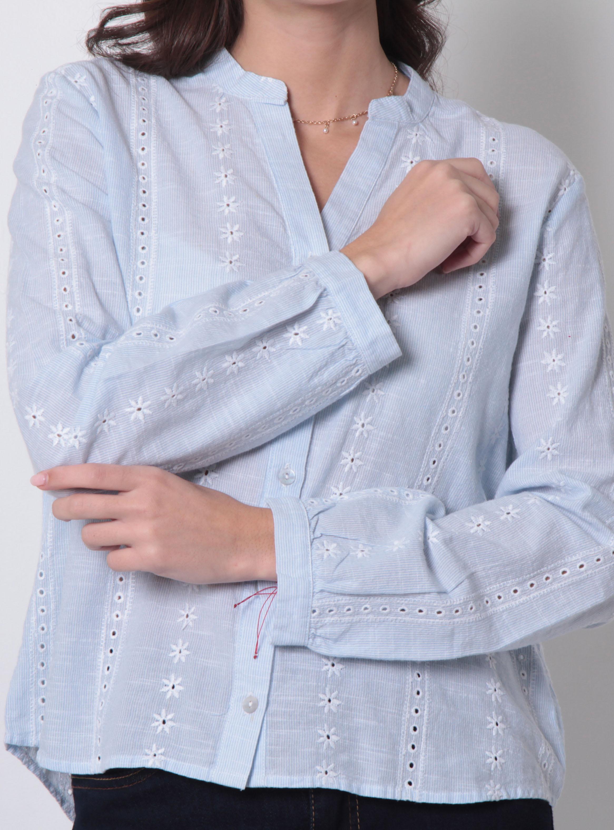 Blusa Embroidery Manga Larga Abotonada Escote V-2