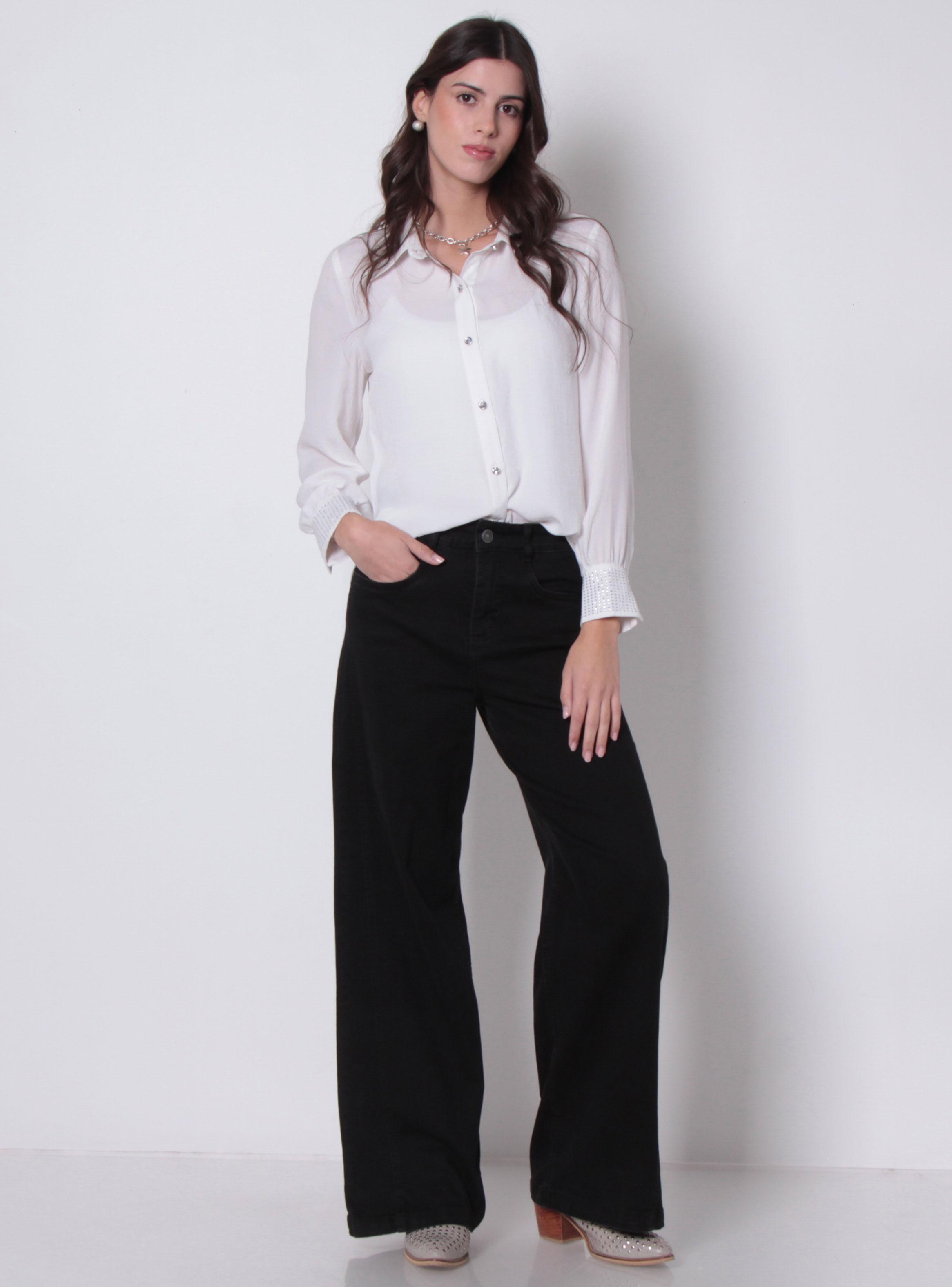 Blusa Abotonada en Delantero con Aplicación en Puños-3