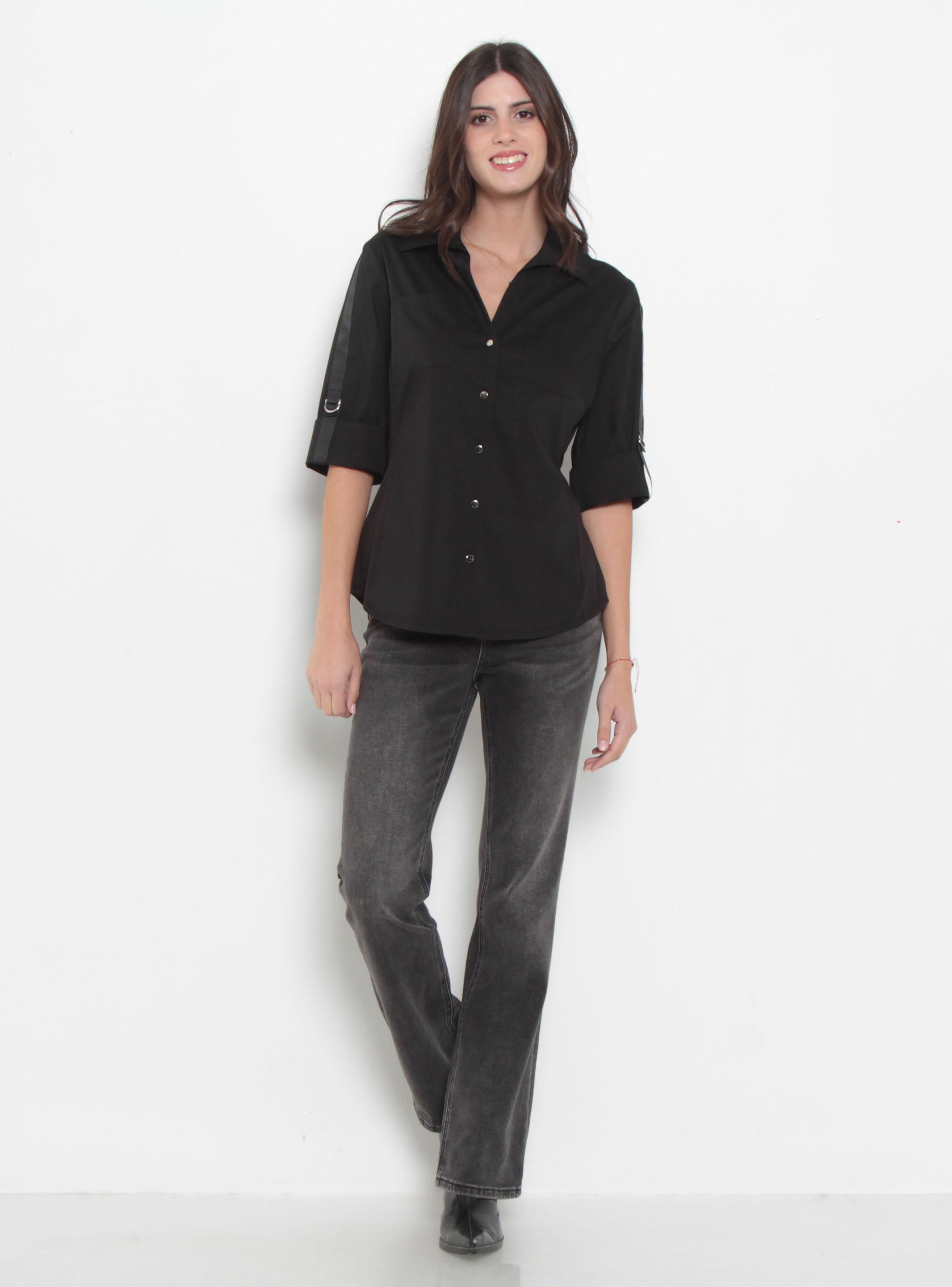 Blusa Escote V con Bolsillos y Detalle en Mangas-3