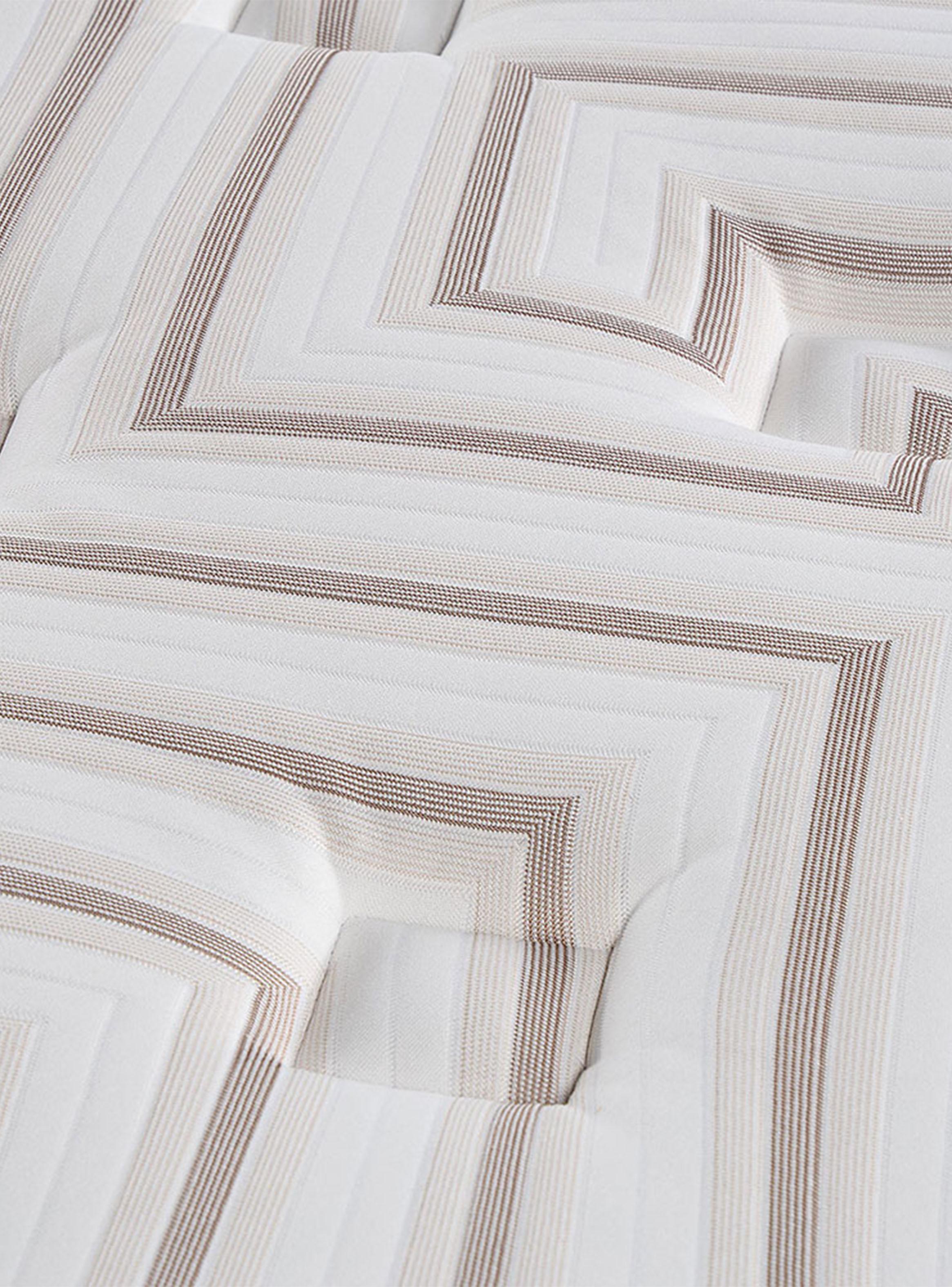 Cama Europea King Nest 1.80x2.00 cm Respaldo Melrose-4