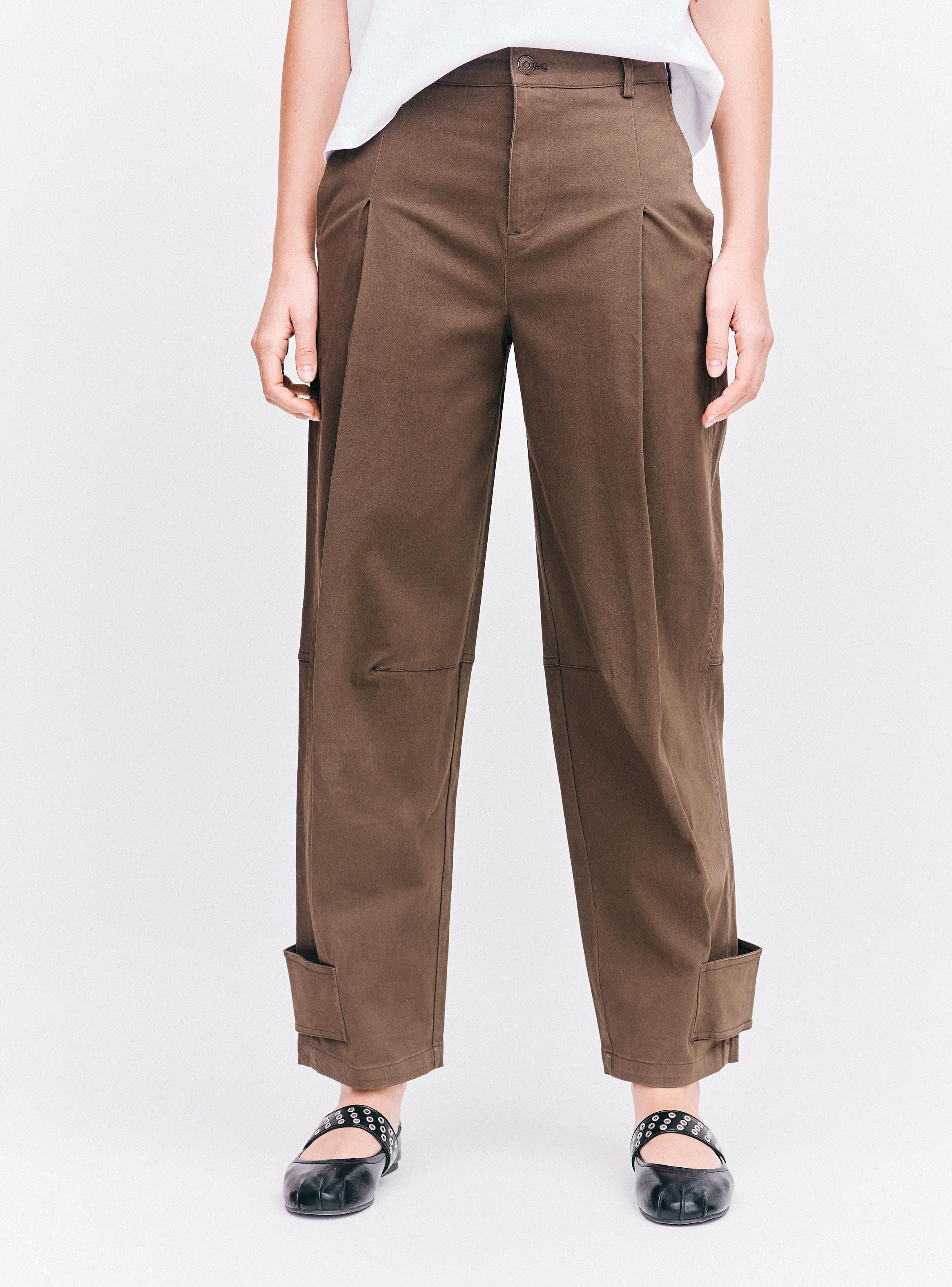Pantalón Regular Fit Tiro Medio Botones Decorativos-0