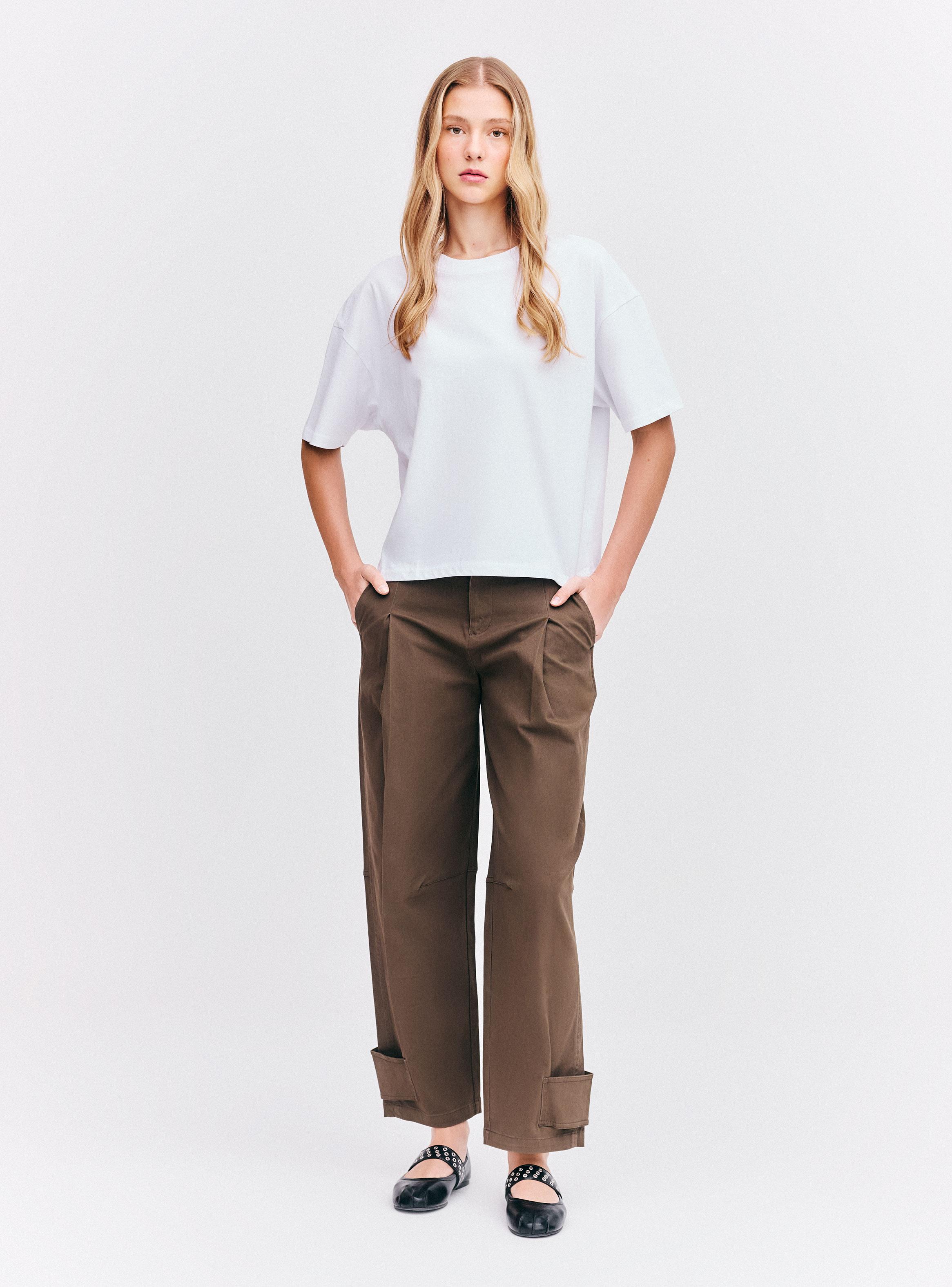 Pantalón Regular Fit Tiro Medio Botones Decorativos-4