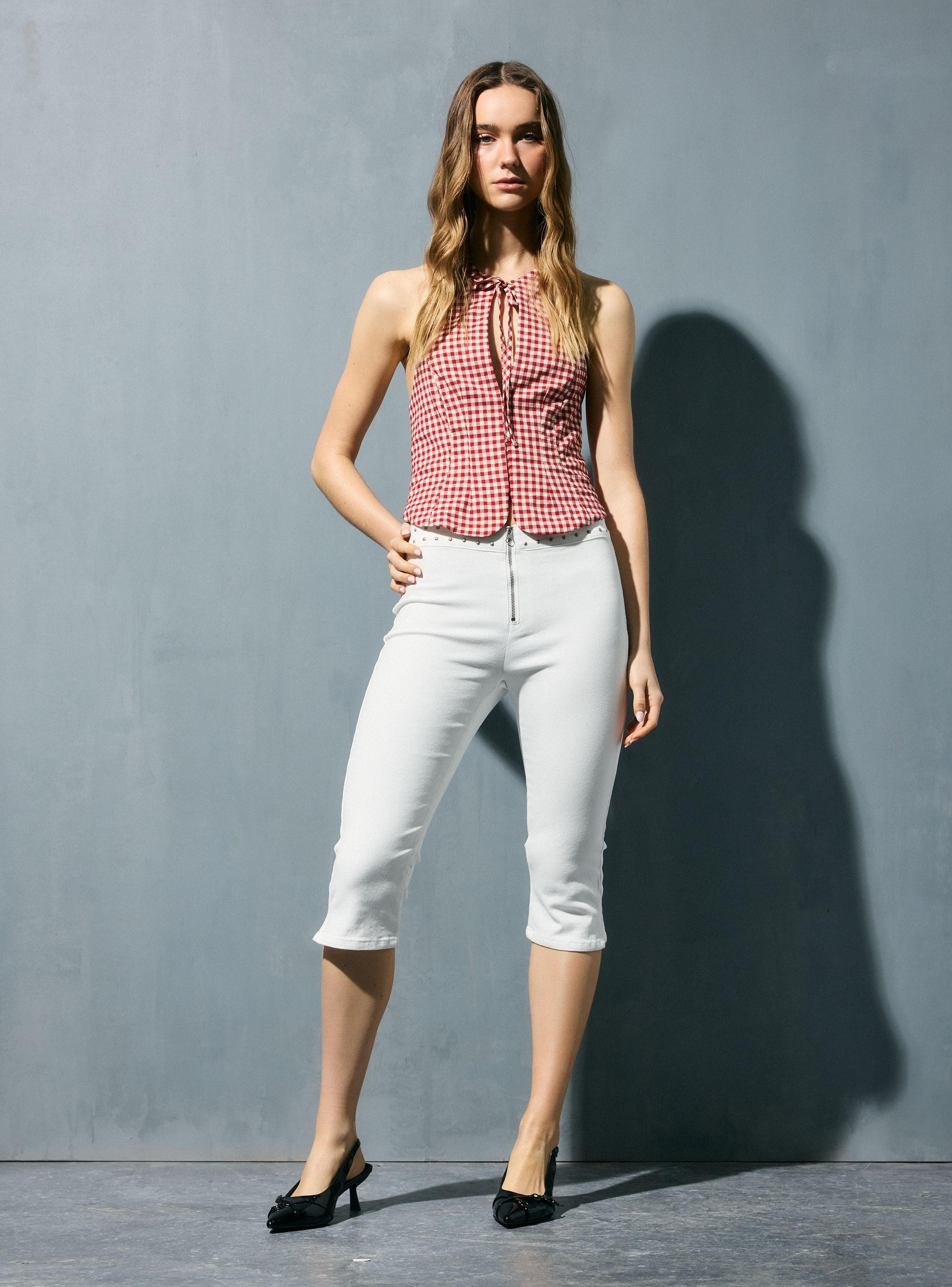 Jeans Capri Skinny Tiro Medio con Cierre y Tachas en Cintura-4