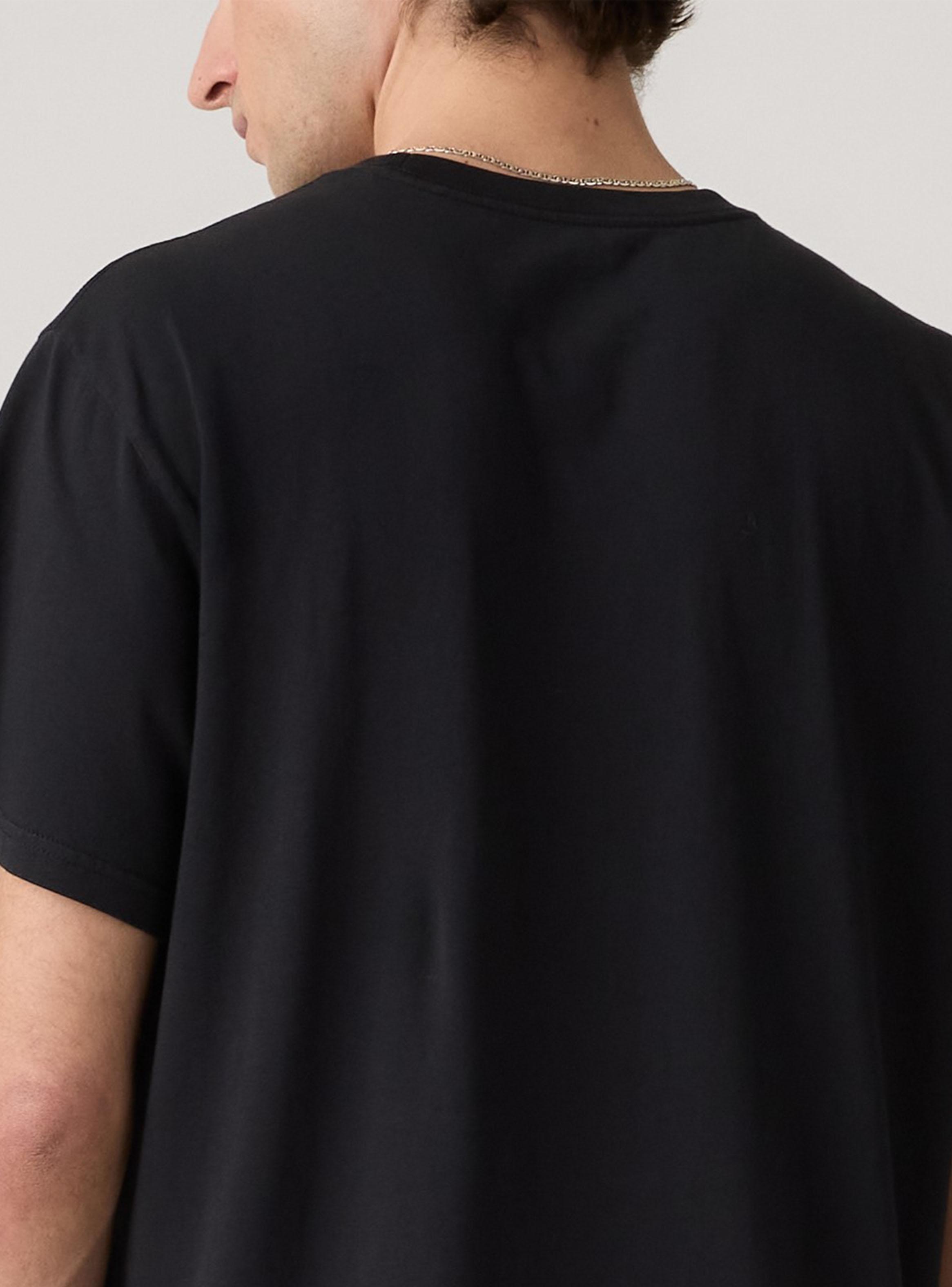 Polera Manga Corta Logo Estampado en Pecho-3