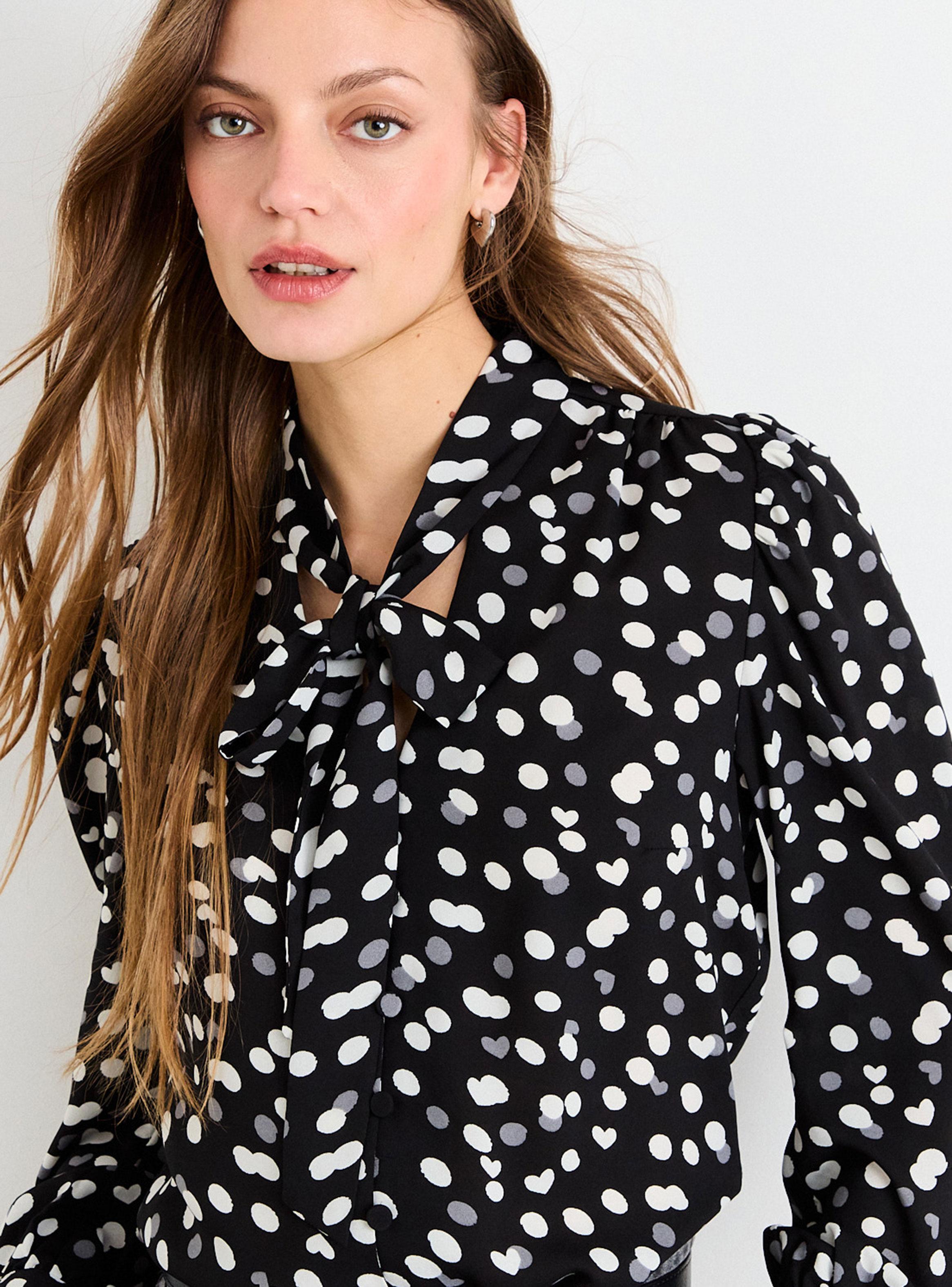 Blusa Fantasía con Detalle en el Cuello-3