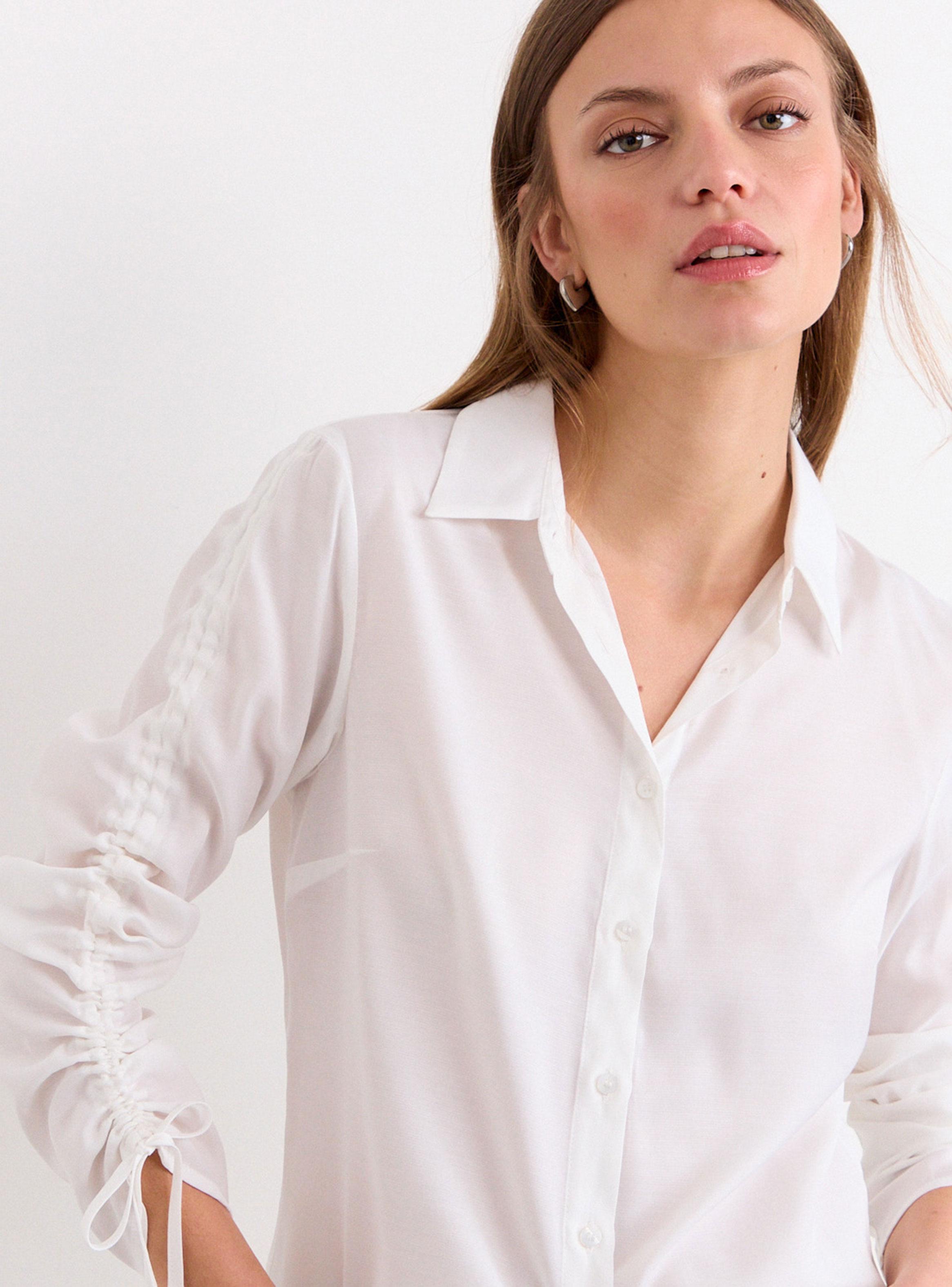 Blusa Lisa con Botón Regular Manga Larga-3