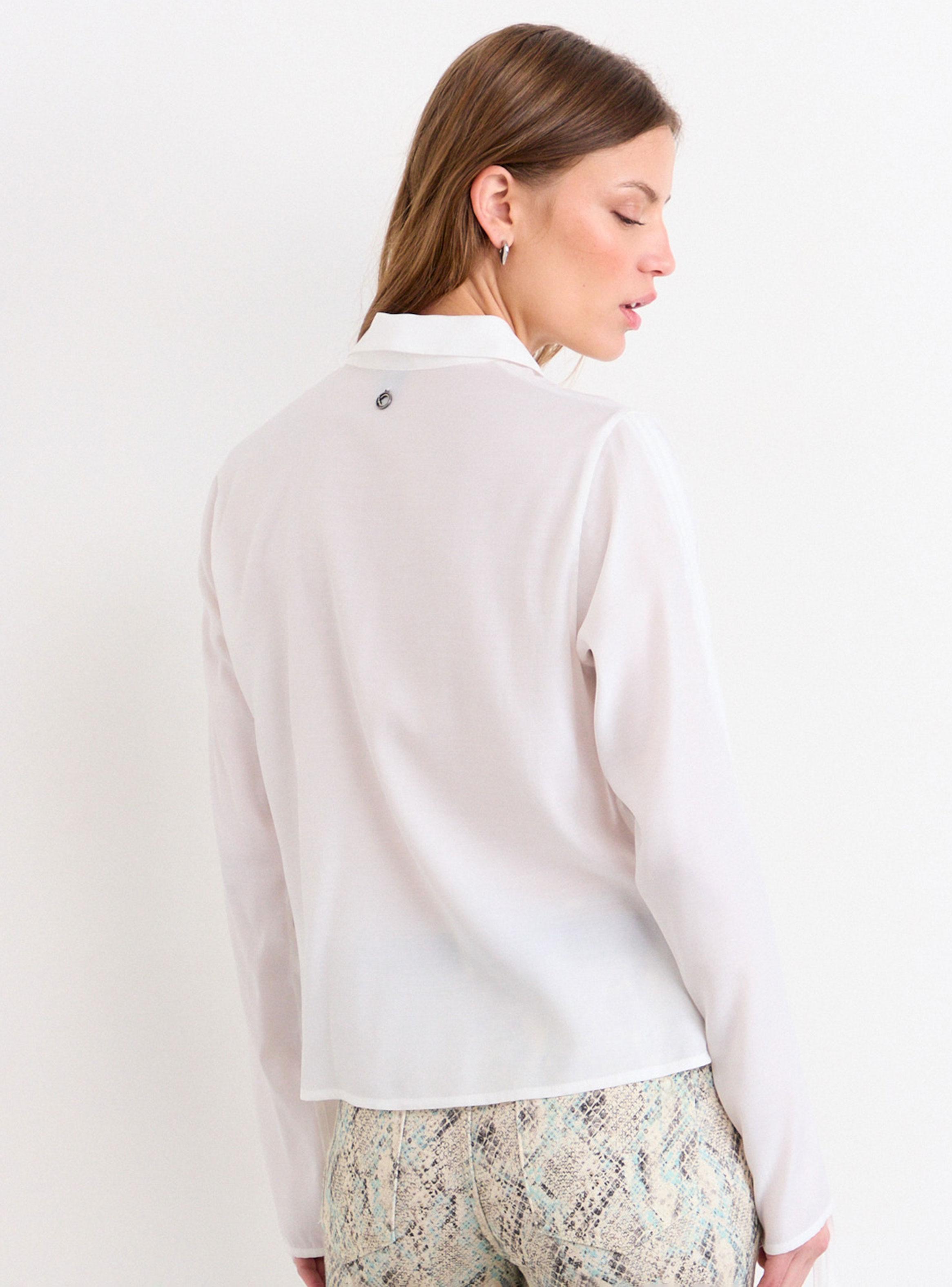 Blusa Lisa con Botón Regular Manga Larga-1