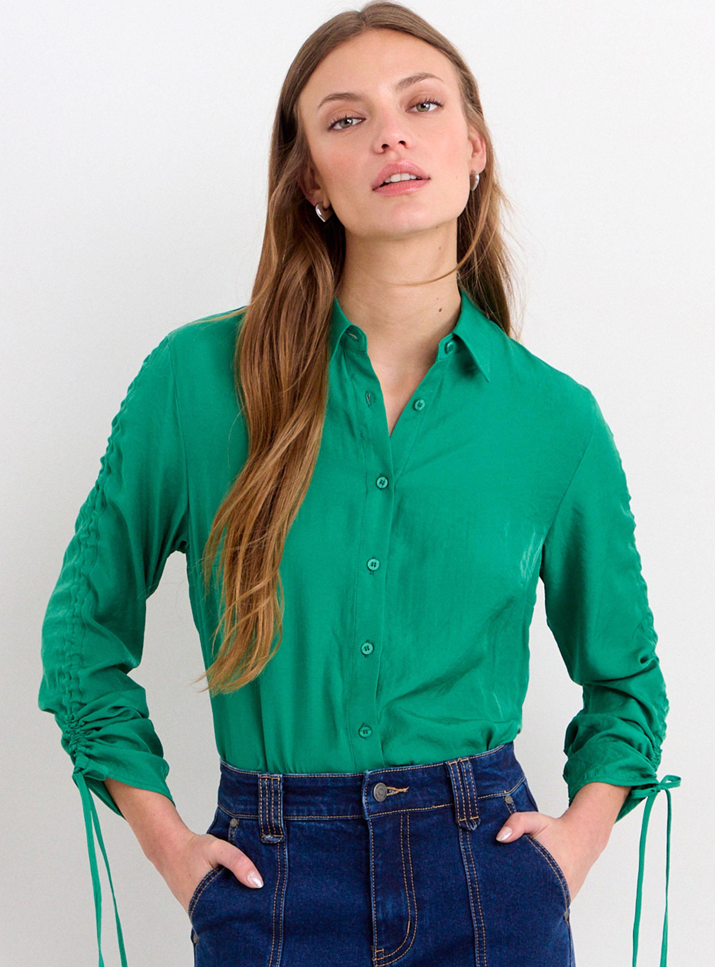 Blusa Lisa de Cuello Polo con Botón Manga Larga-0