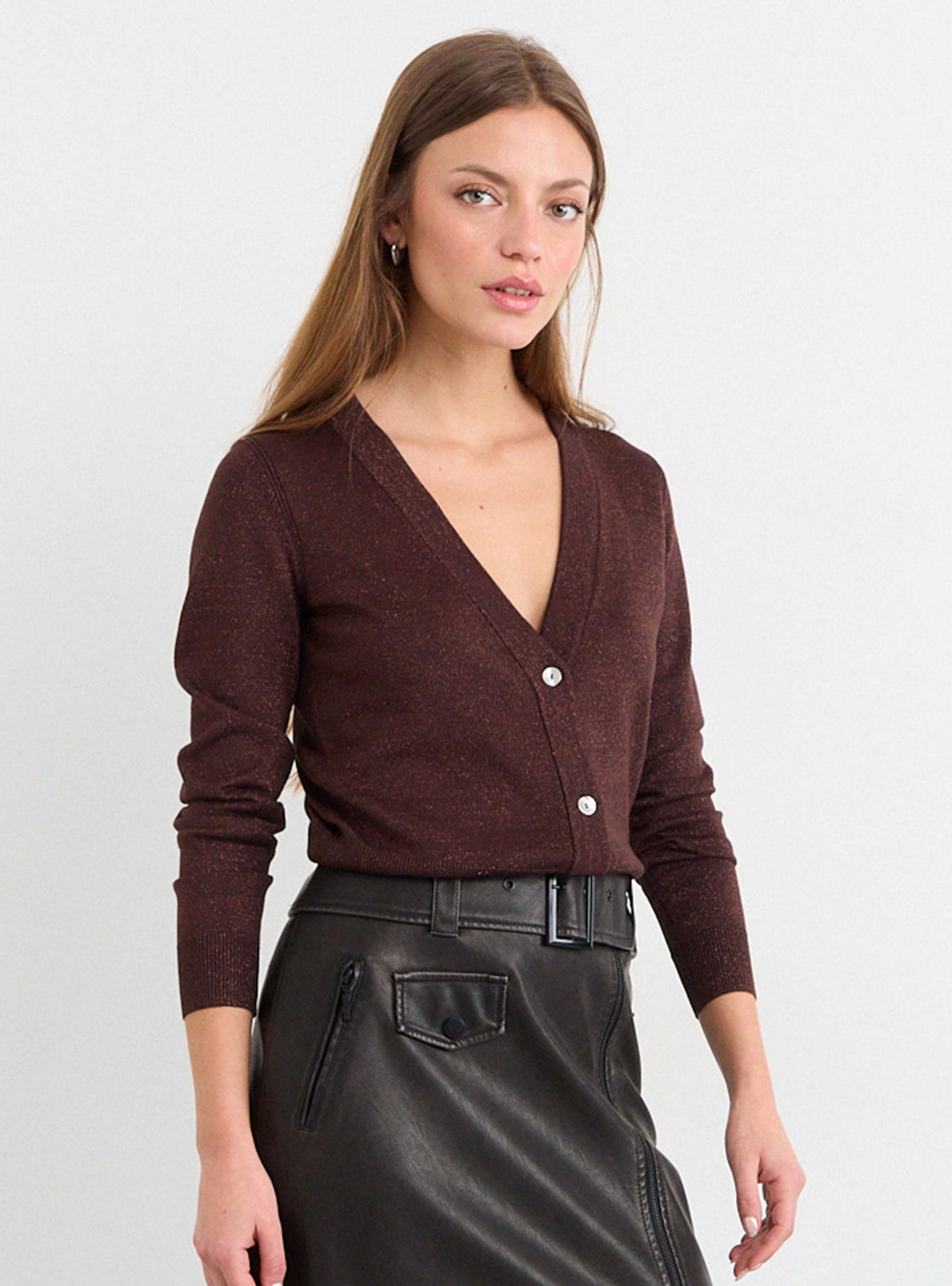 Chaleco Liso Cuello V Efecto Brillo-2