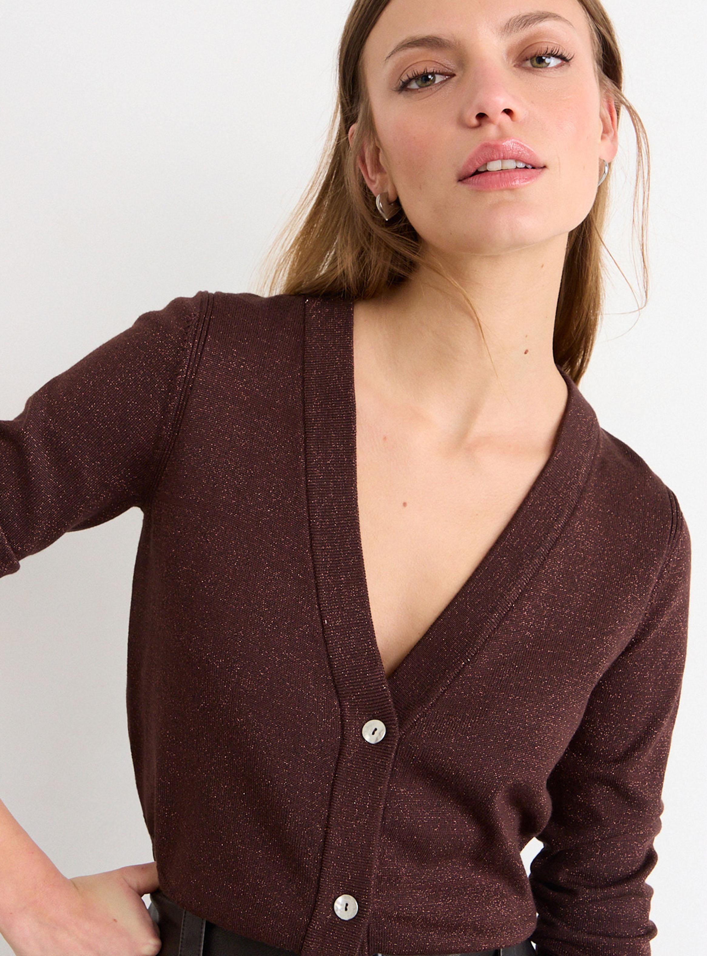 Chaleco Liso Cuello V Efecto Brillo-3