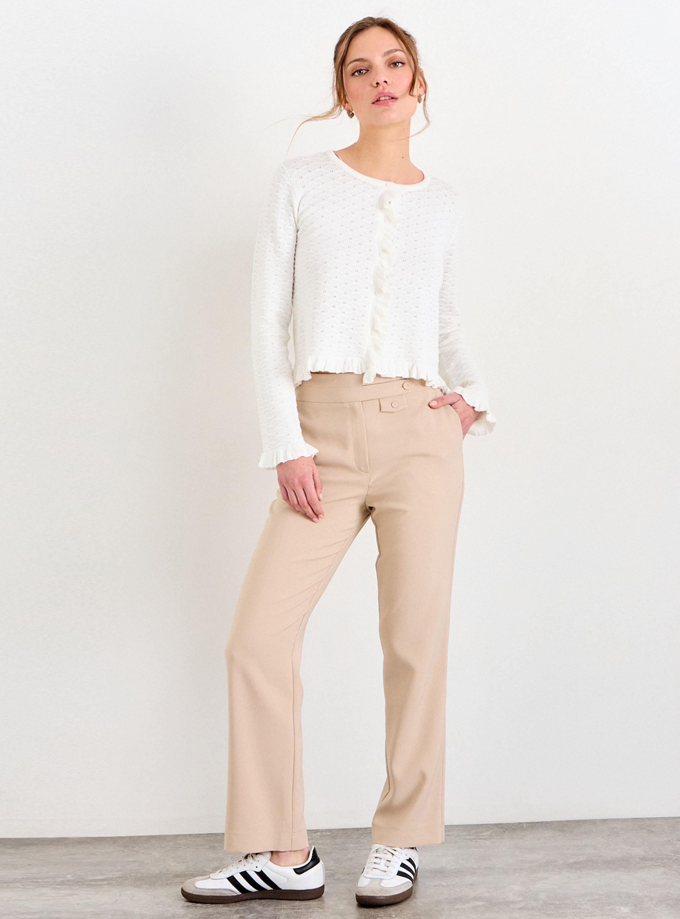 Pantalón Liso Regular Fit Detalle Botón-4