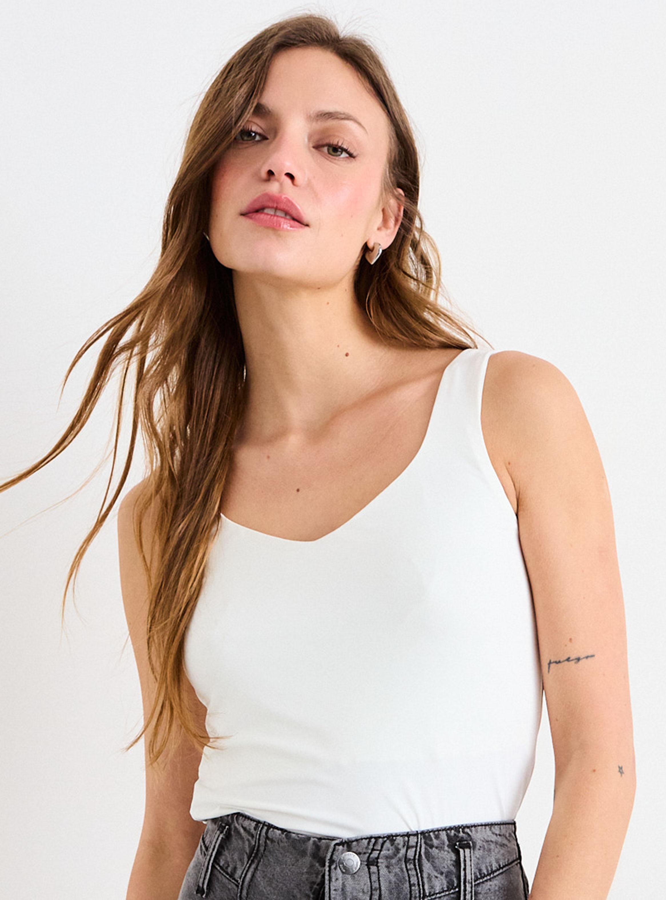 Polera Lisa Cuello Redondo sin Manga Regular-0