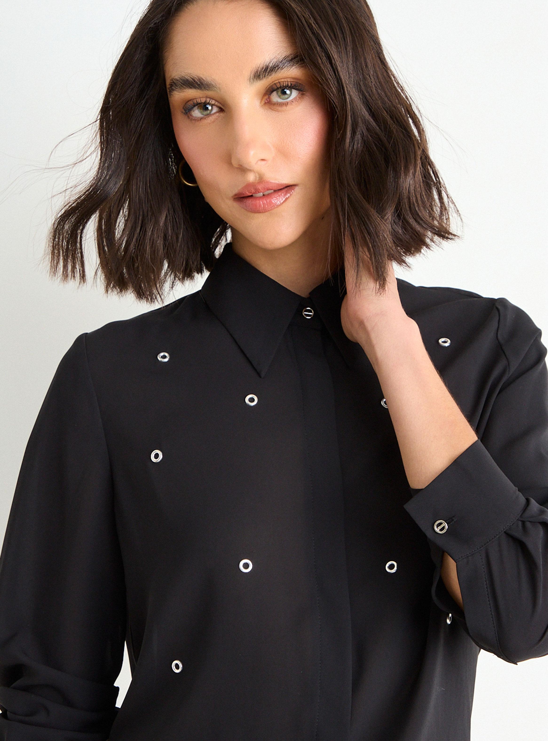 Blusa Lisa con Detalle Metálico Frontal-3