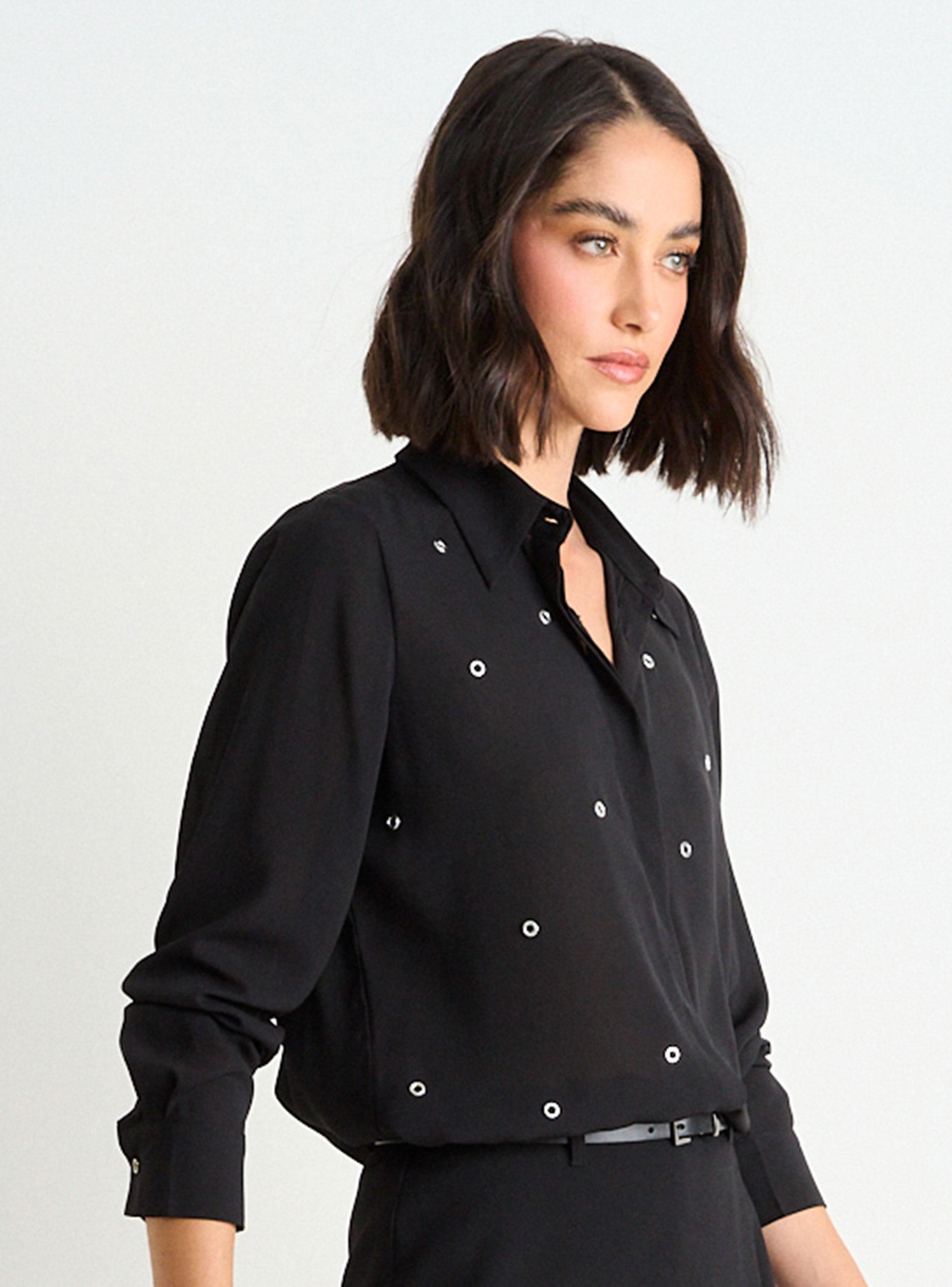 Blusa Lisa con Detalle Metálico Frontal-2