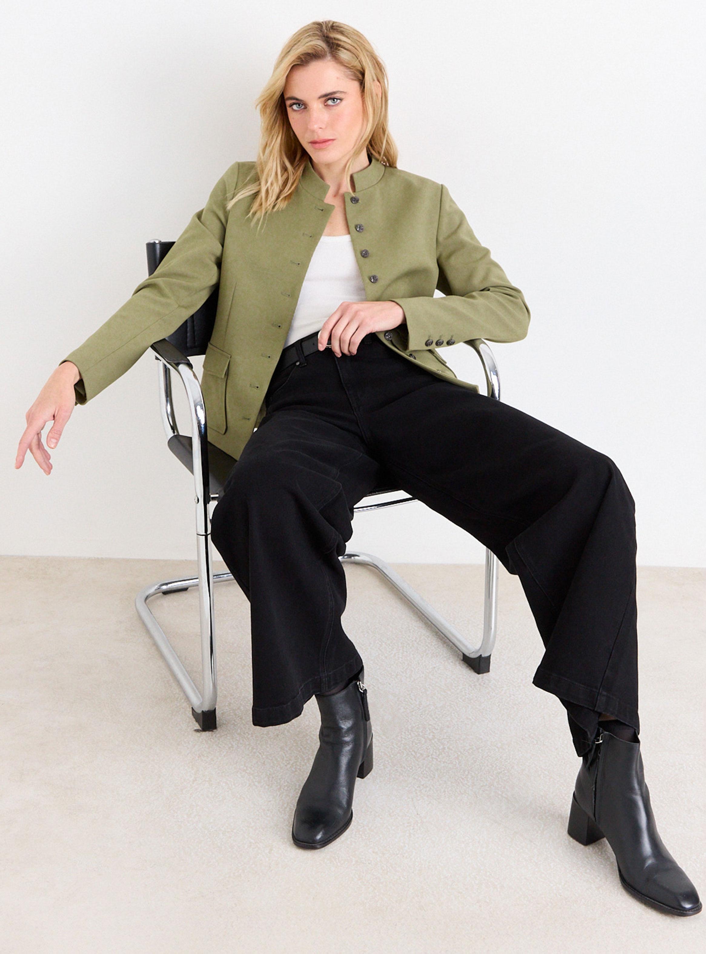 Chaqueta Lisa Cuello Redondo con Botones Diseño-4