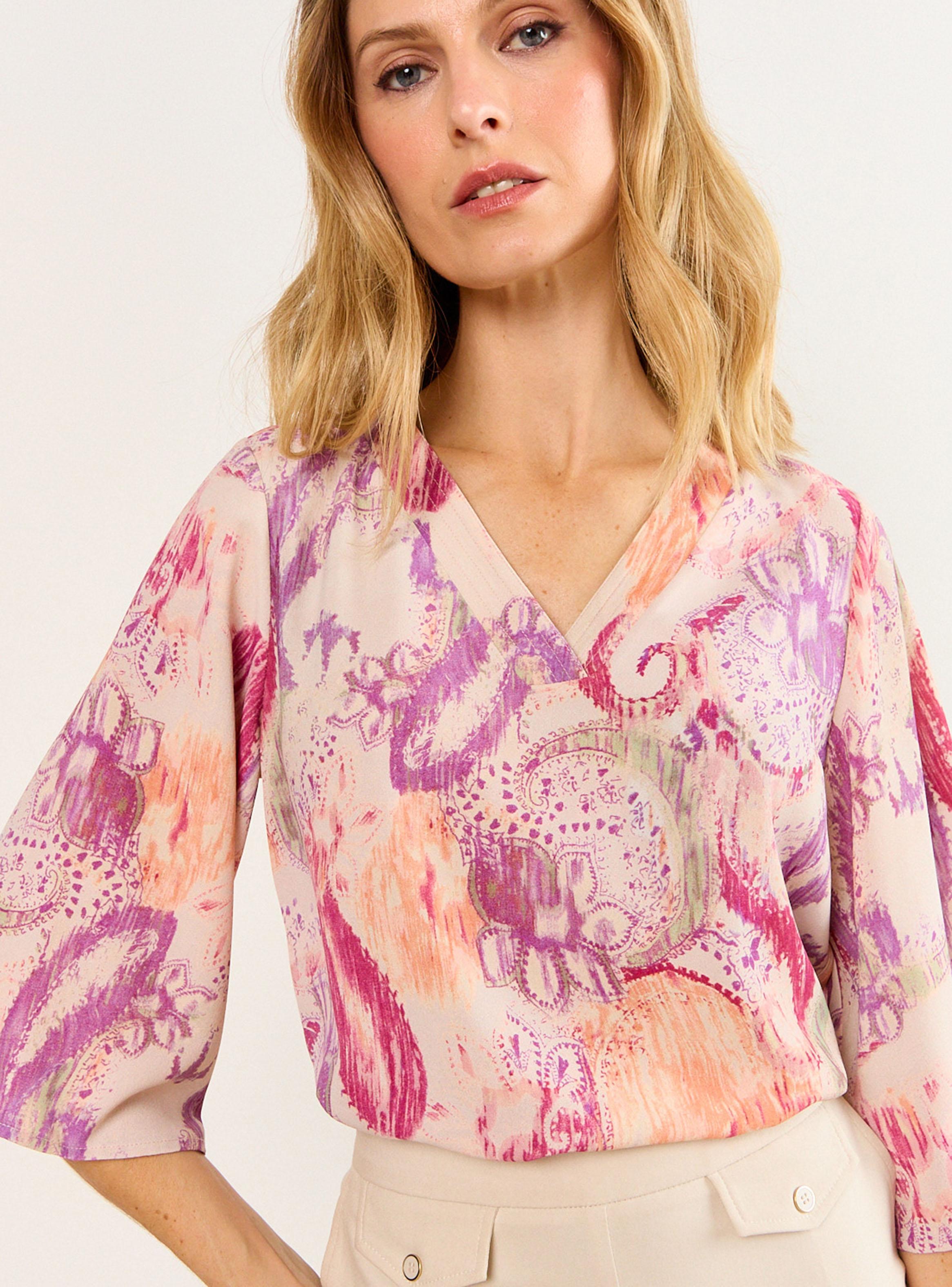 Blusa Estampada Escote en V y Manga Tres Cuartos-2