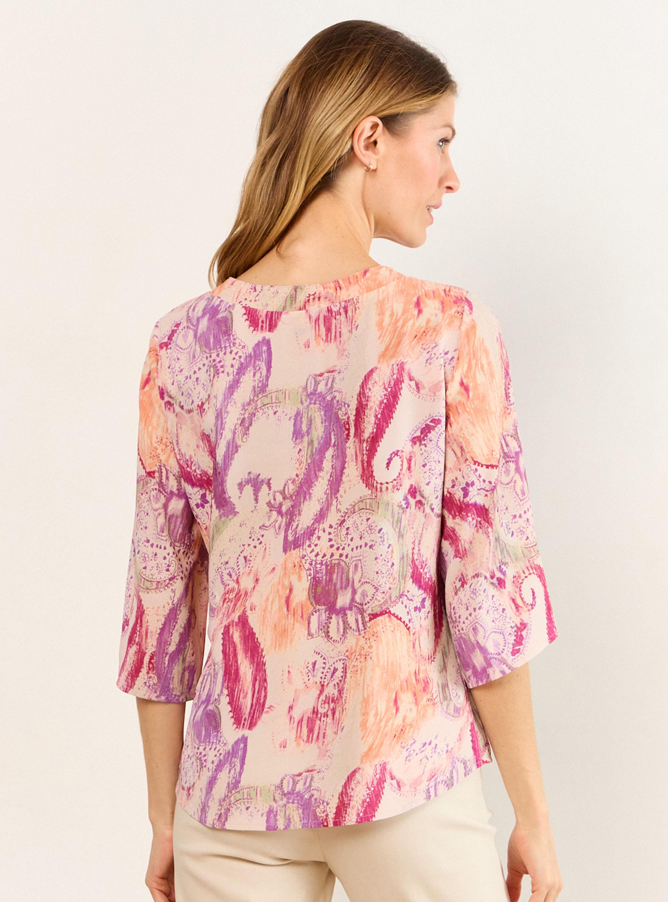 Blusa Estampada Escote en V y Manga Tres Cuartos-1