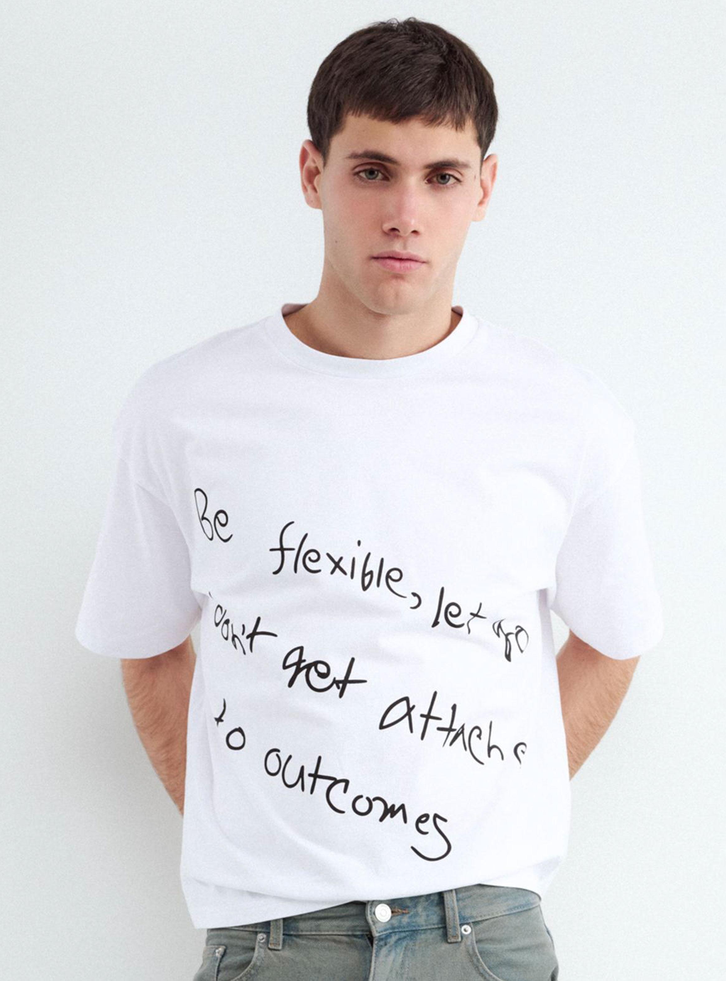 Polera Estampado Texto Manuscrito Manga Corta-0