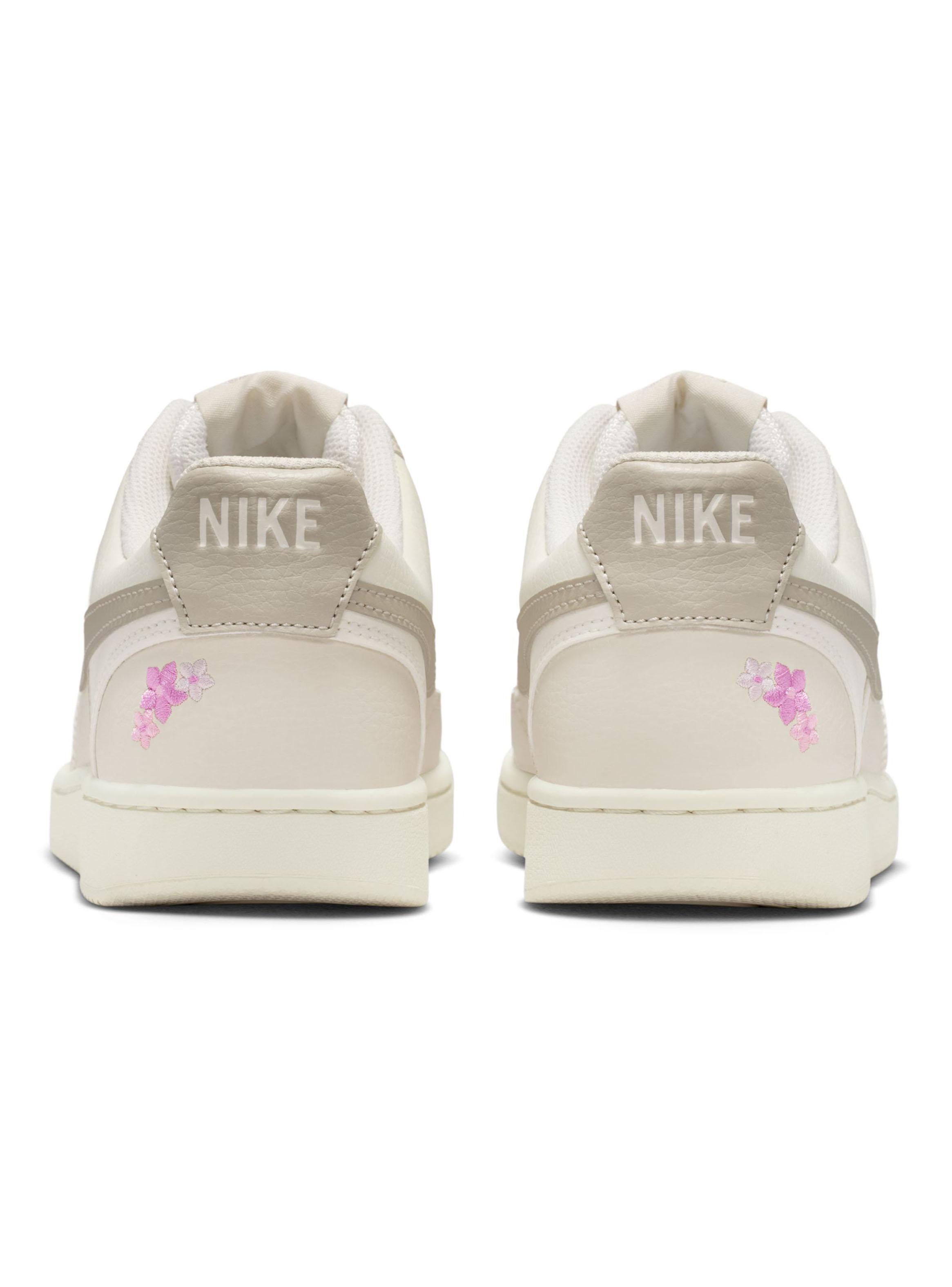 Zapatilla Urbana Stitched Floral Court Vision SE Mujer-3