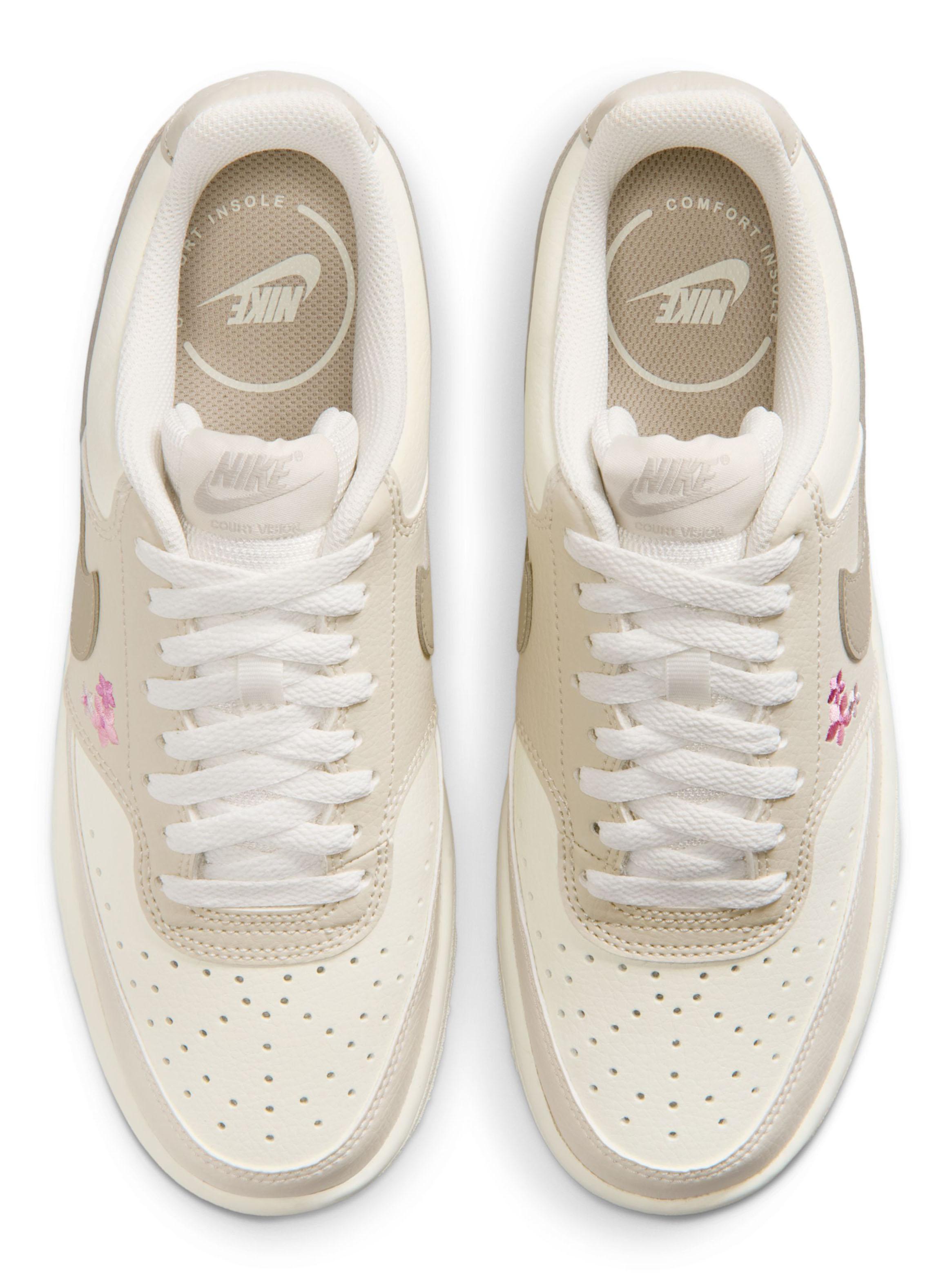 Zapatilla Urbana Stitched Floral Court Vision SE Mujer-4