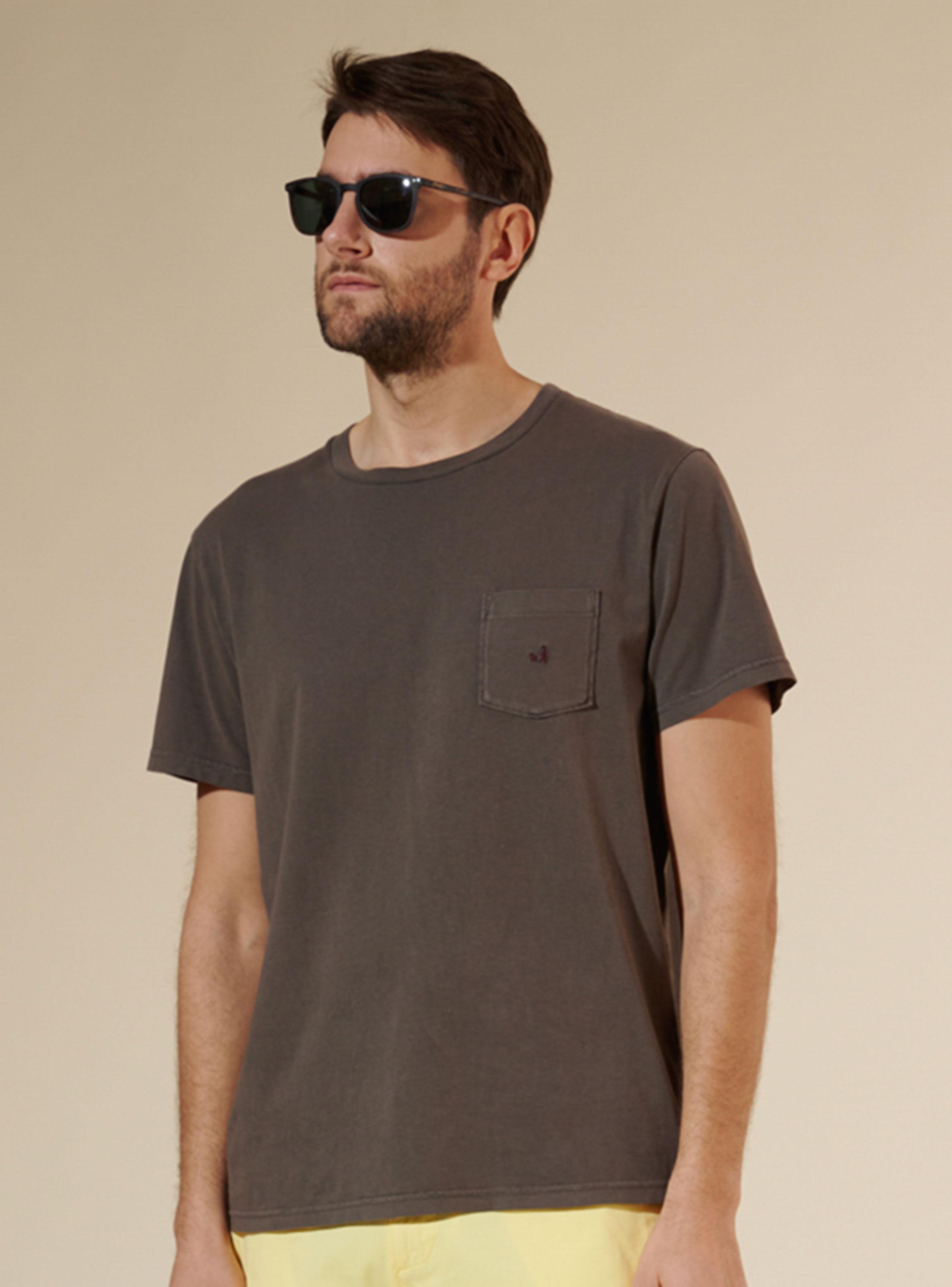 Polera Lisa Crew Neck y Bolsillo con Logo M/C-0