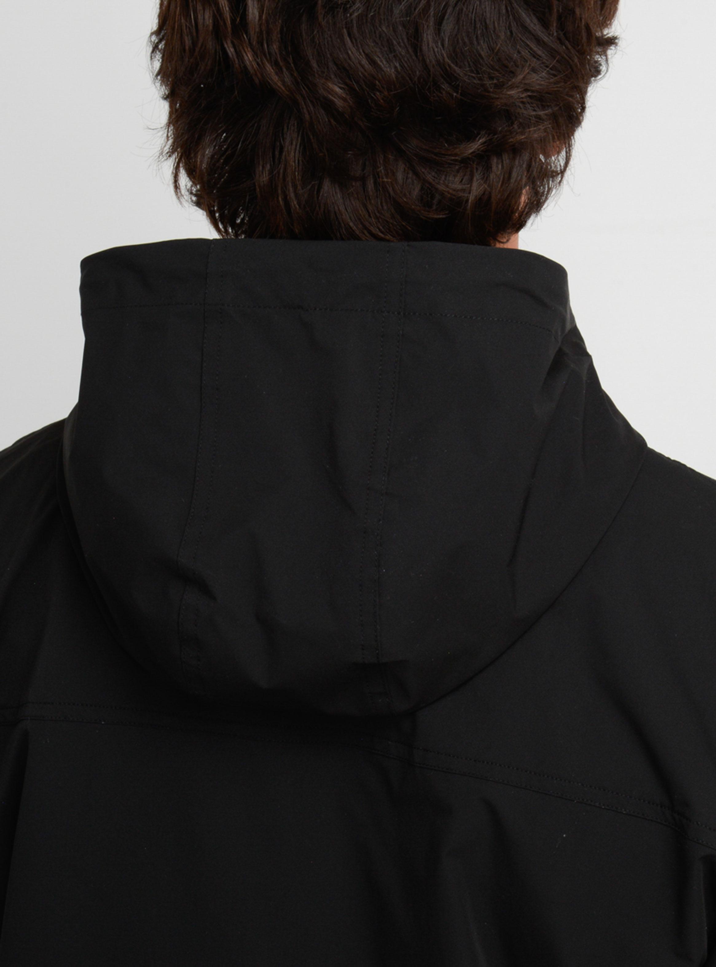 Cortaviento Capucha Regular Fit Unicolor-4