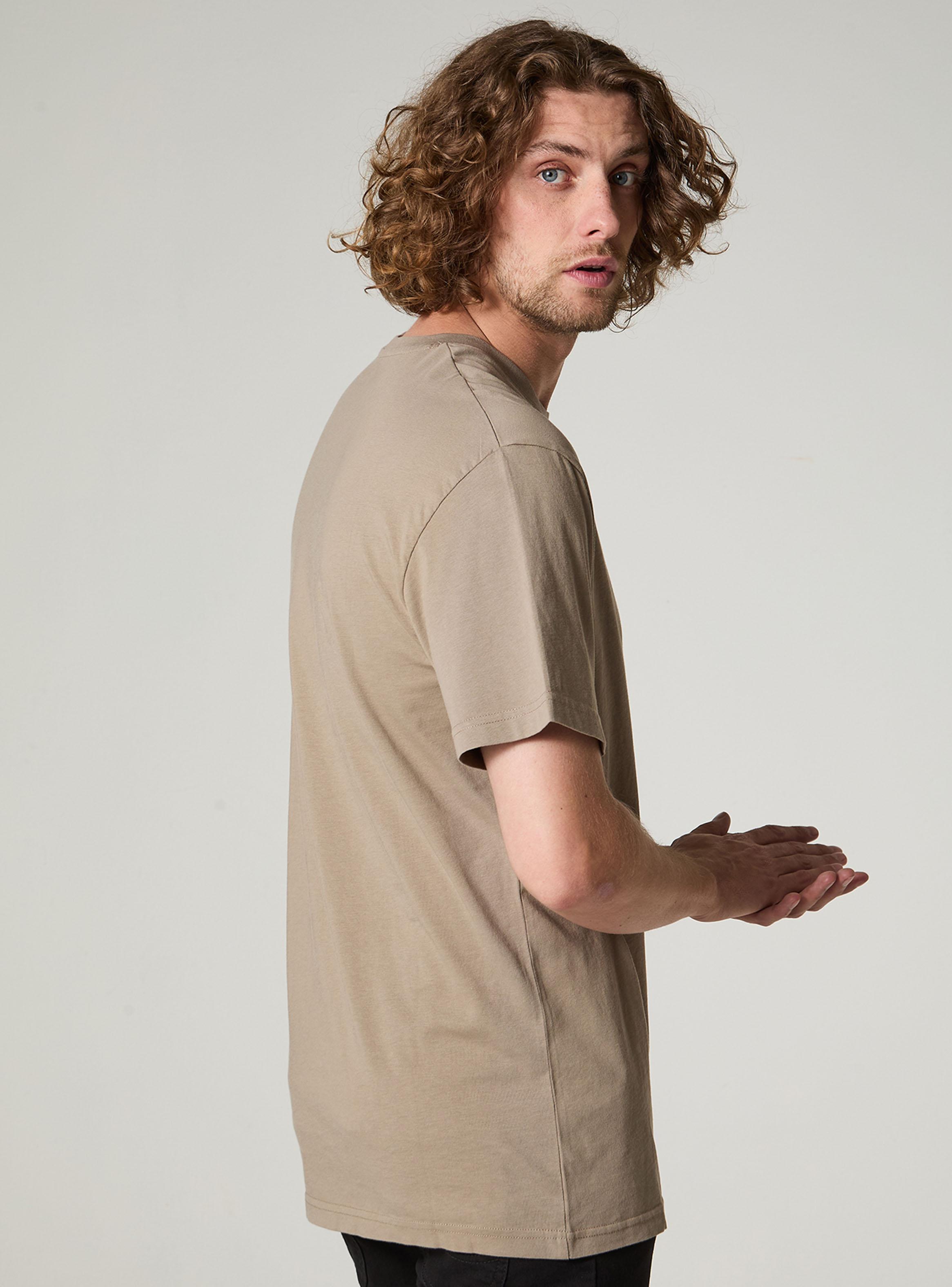 Polera Manga Corta Cuello Redondo Logo en Pecho-1