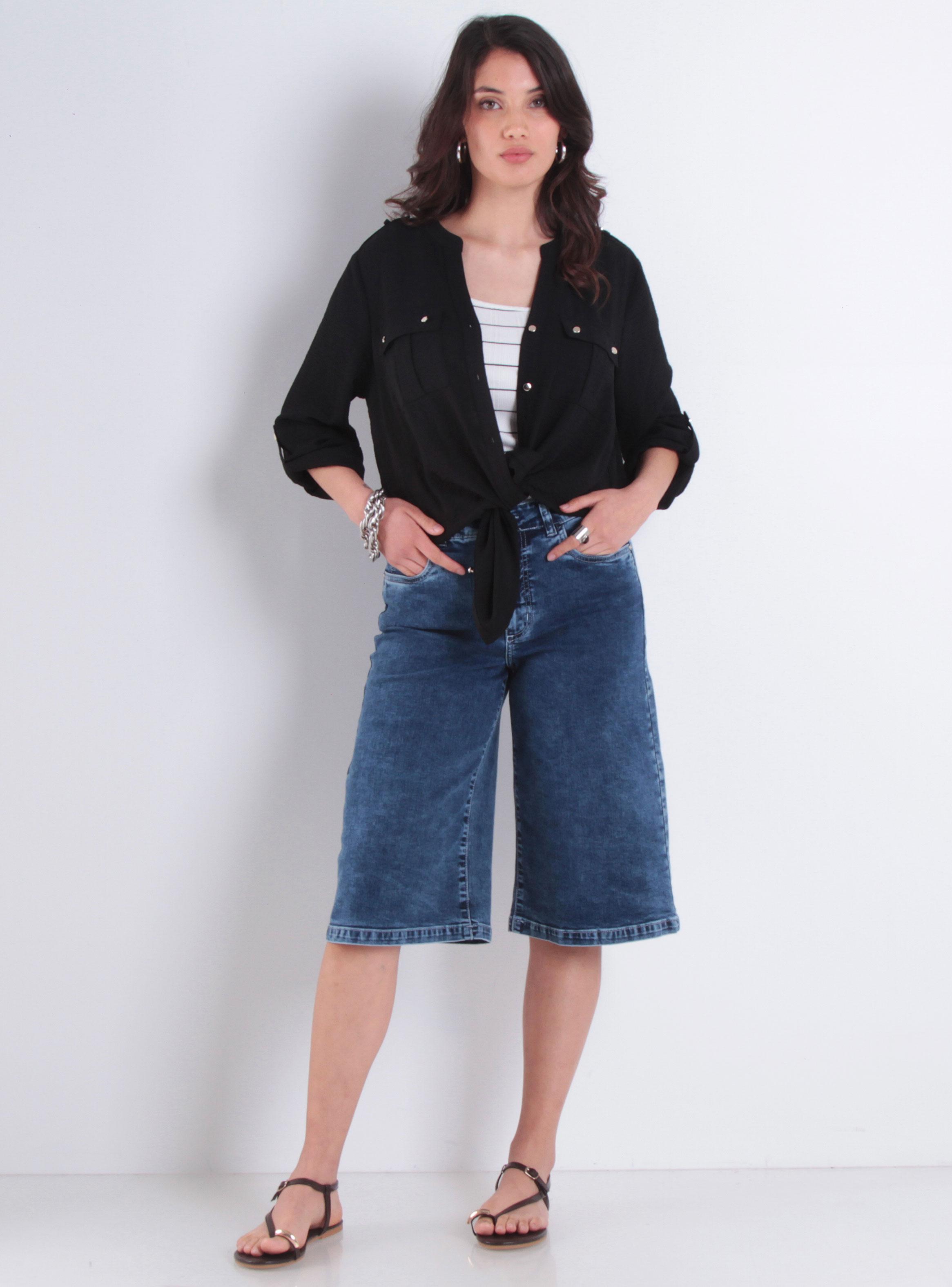 Blusa Abotonada en Delantero con Bolsillos Escote V-3