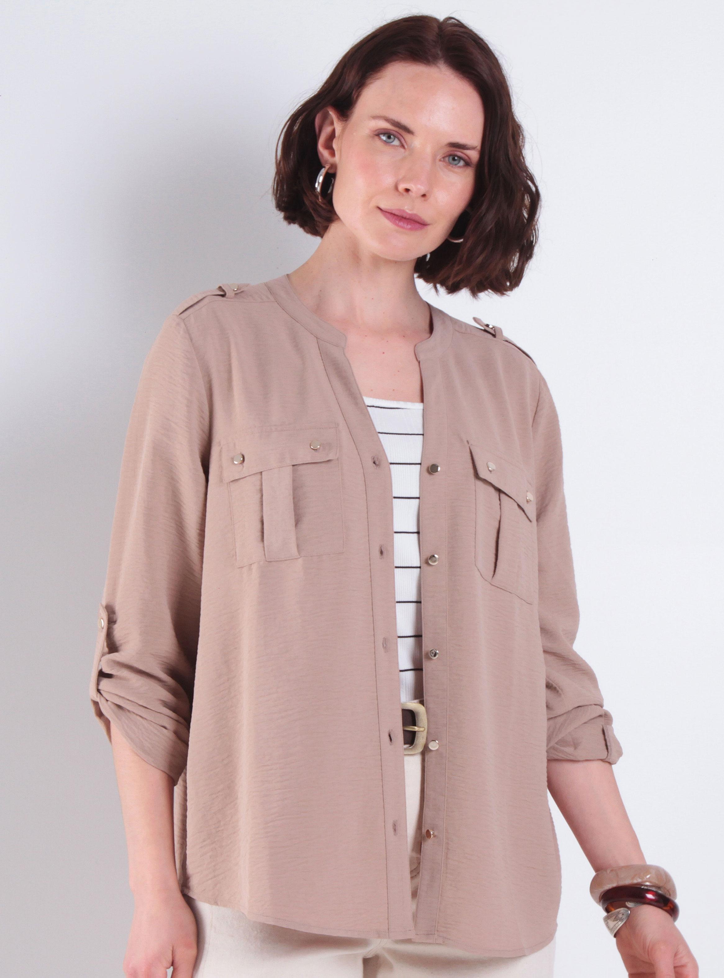 Blusa Abotonada en Delantero con Bolsillos Escote V-0