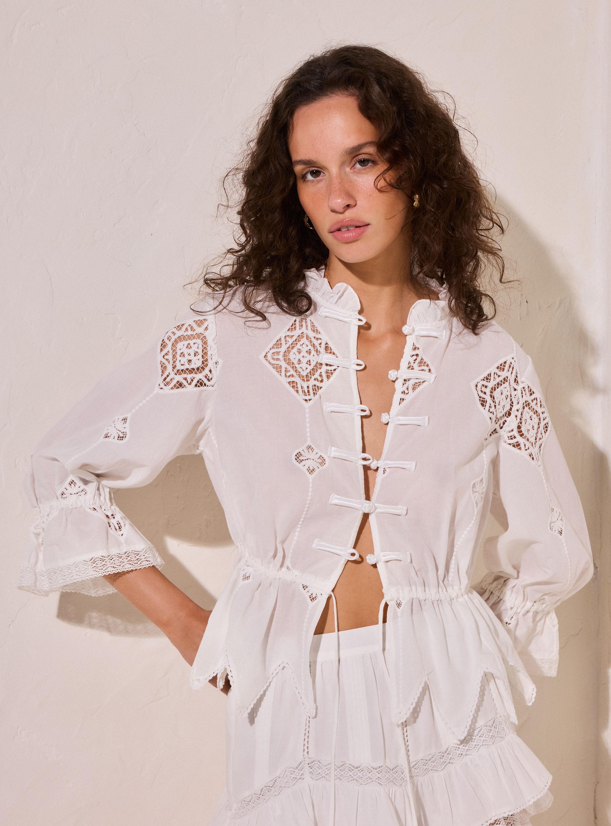 Blusa Bordado Calado Manga Abullonada Colección María Pombo-2