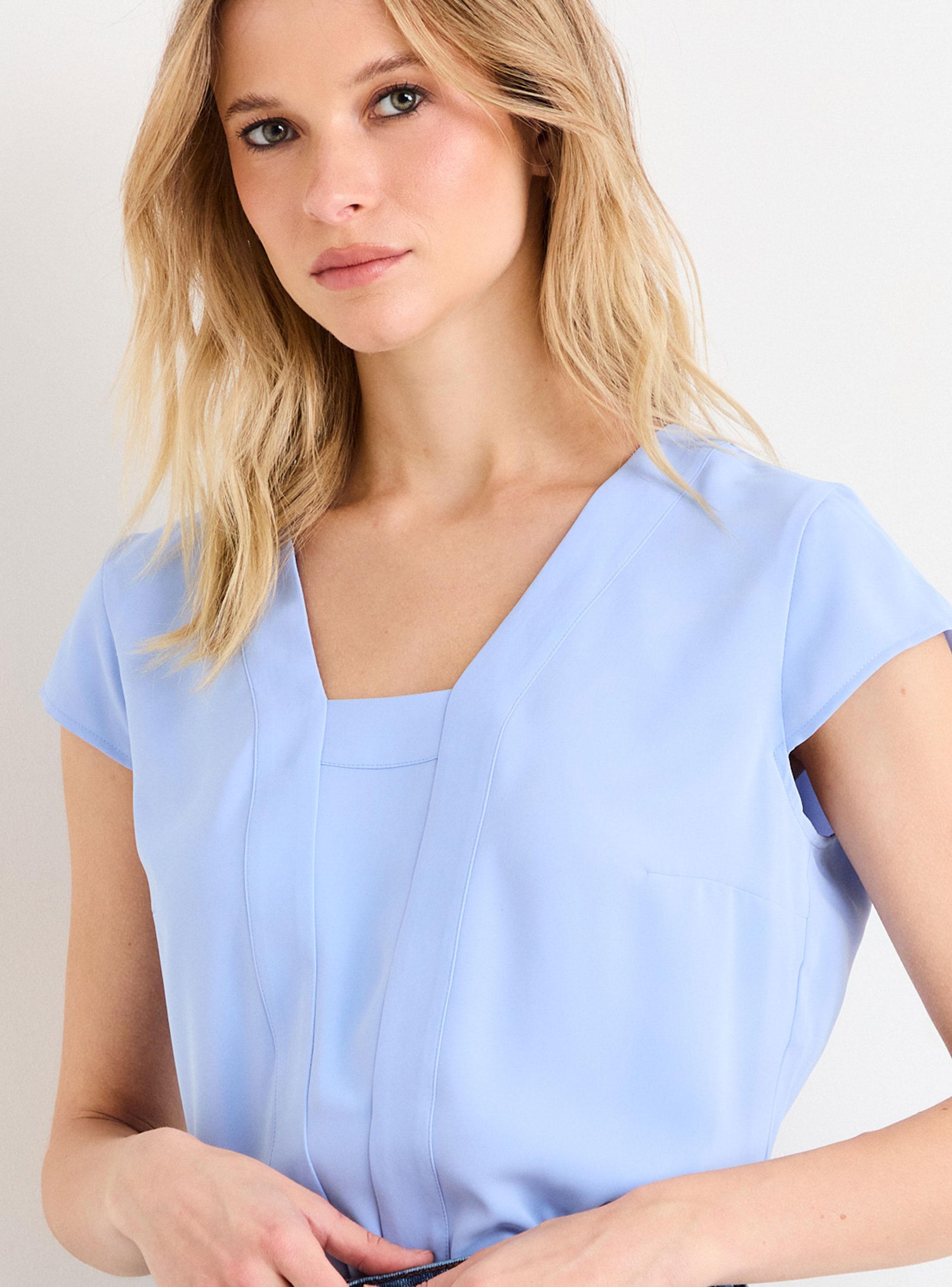 Blusa Escote en V Clásico-3