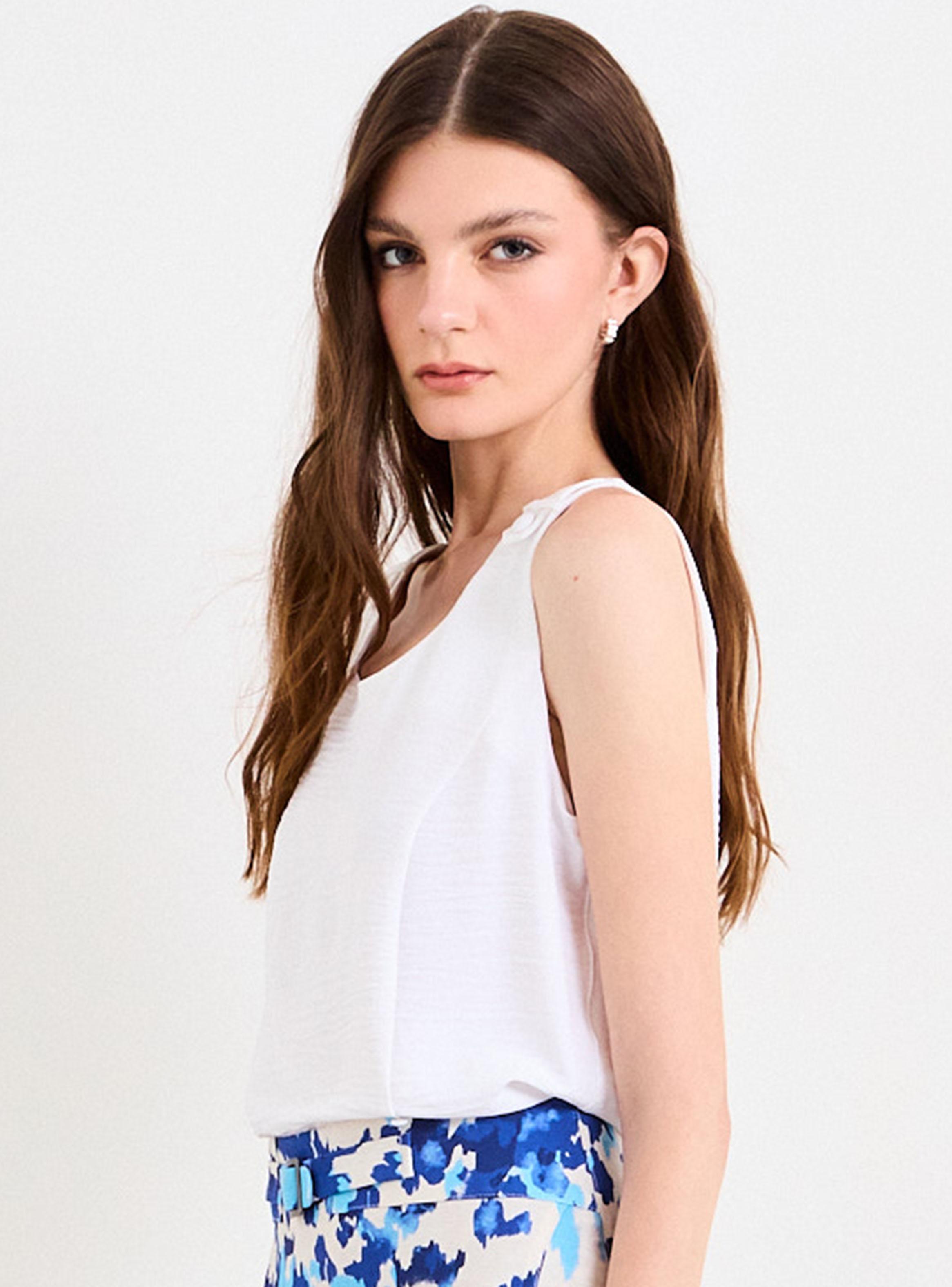 Blusa Lisa con Detalle en Hombros-2